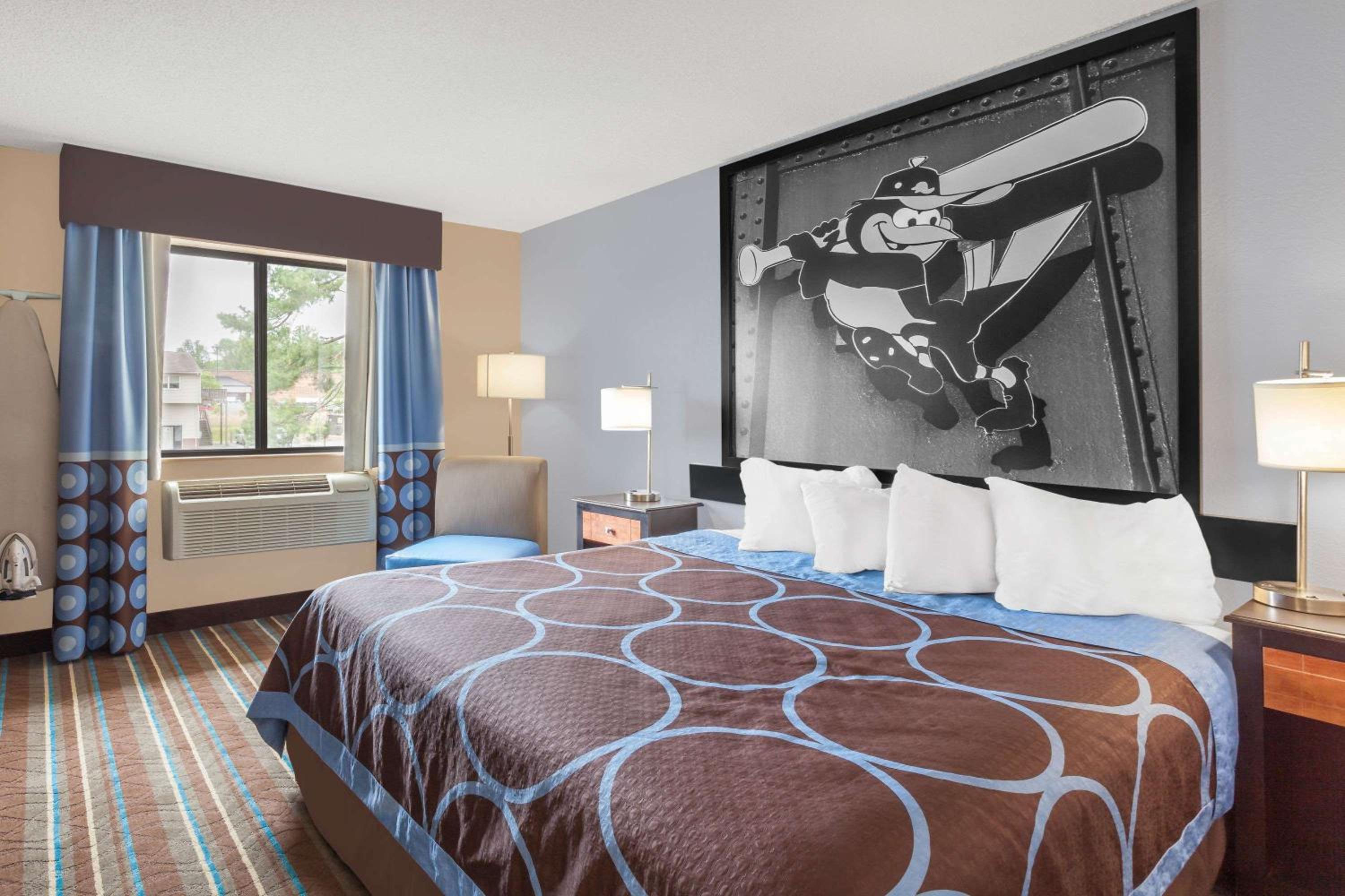 Standard King Room - Photo 7