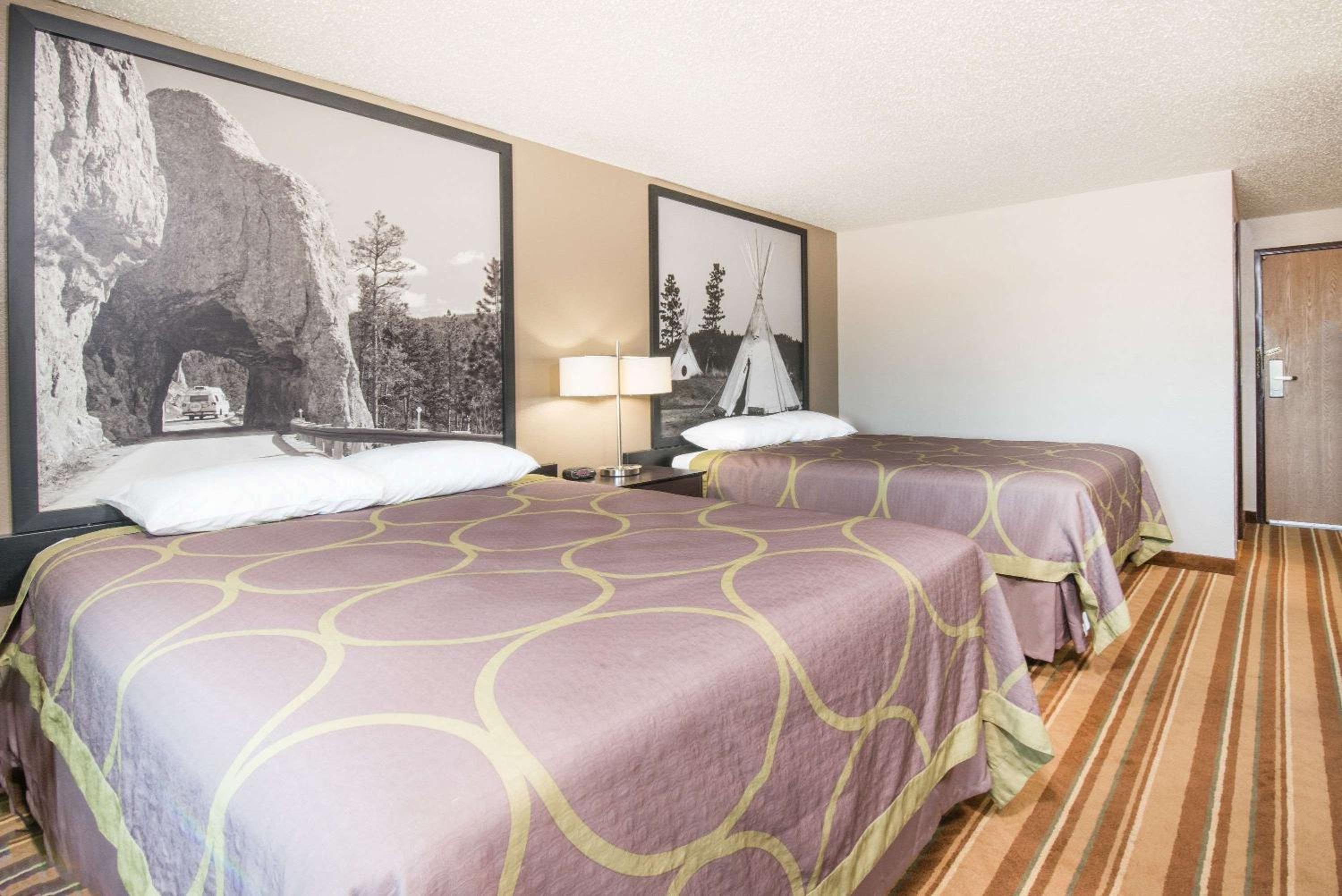 Queen Room with Two Queen Beds - Non-Smoking photo 1