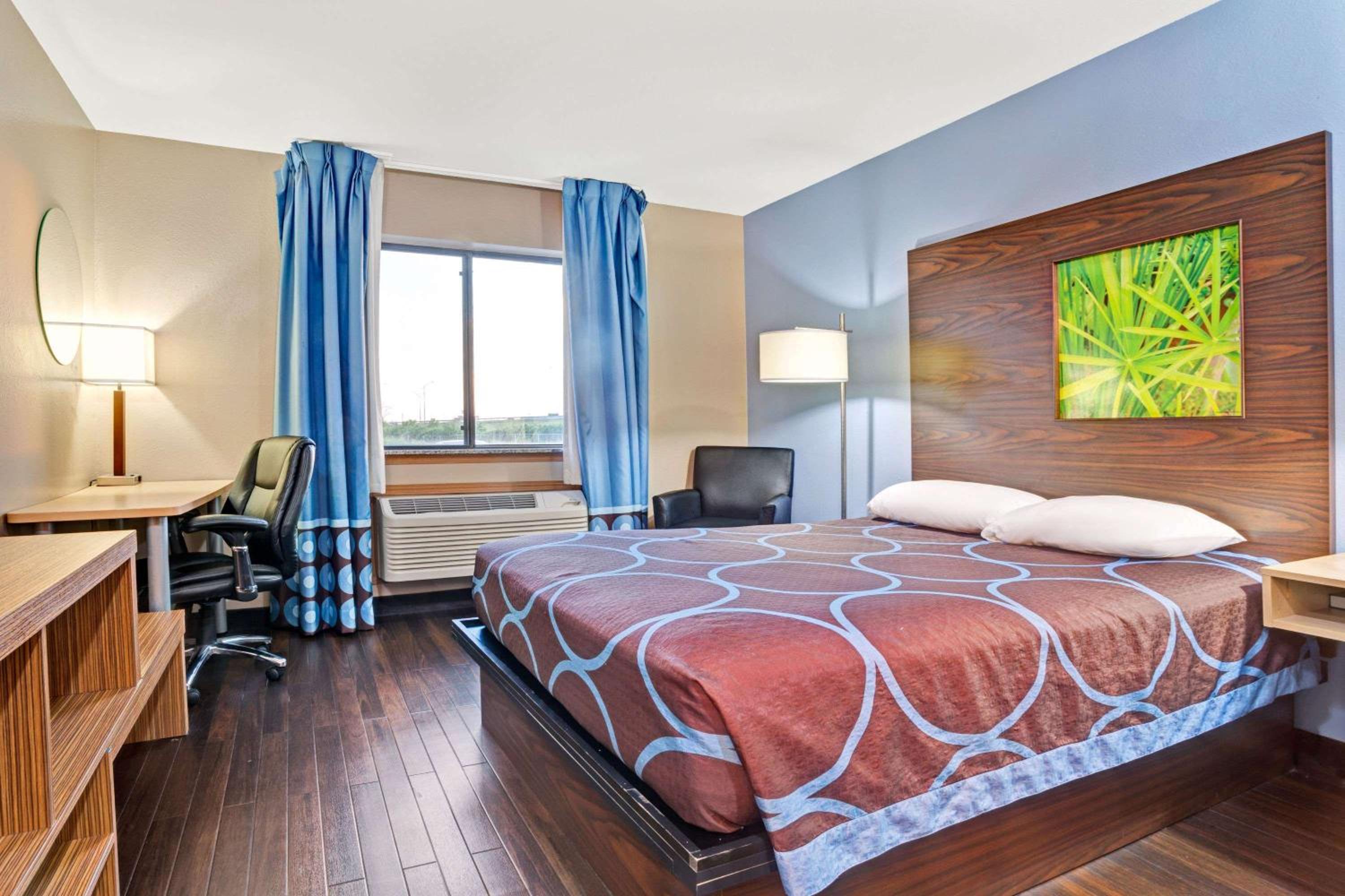 Business Queen Room - Non-Smoking - Photo 3
