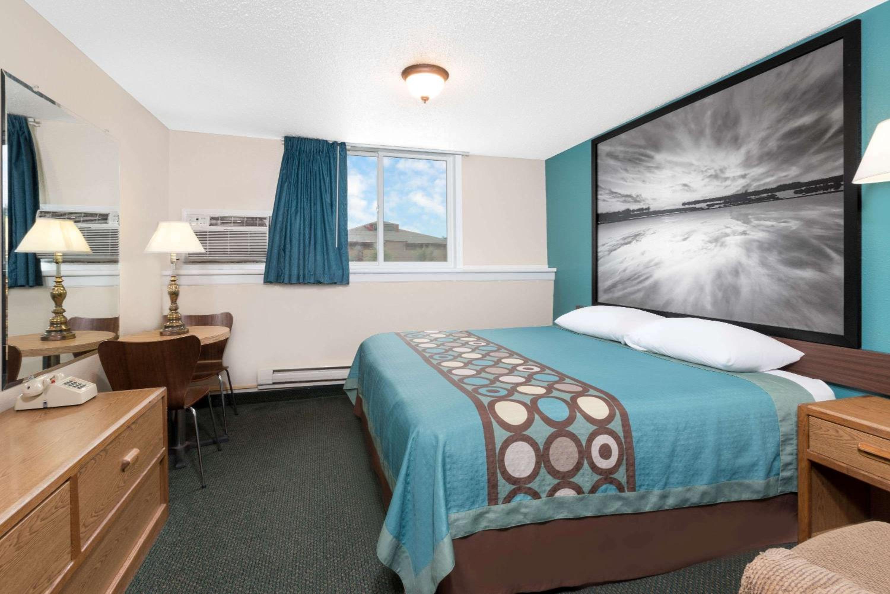 Deluxe King Studio Suite - Non-Smoking - Photo 3