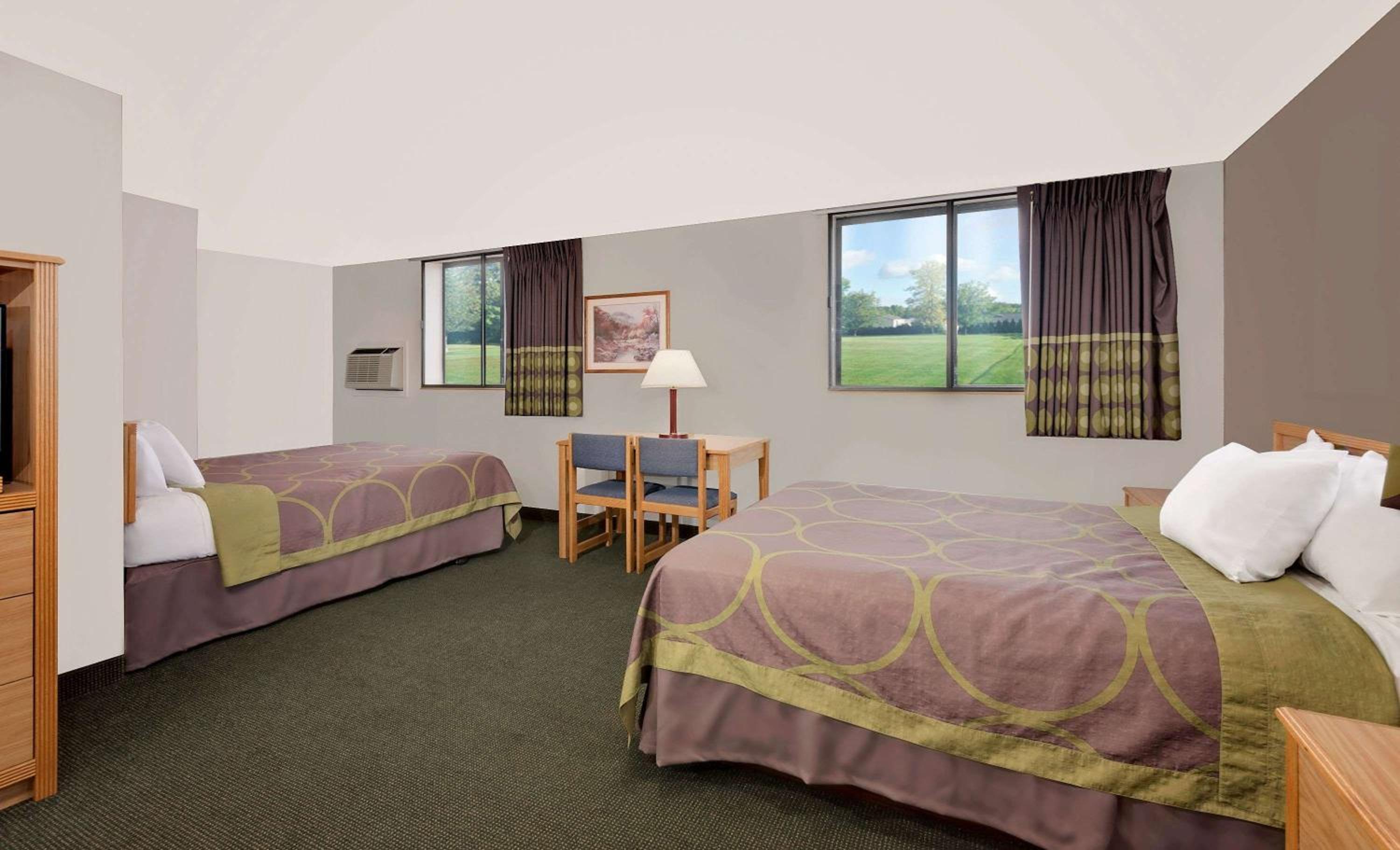 Studio Suite with Three Queen Beds - Non-Smoking photo 1