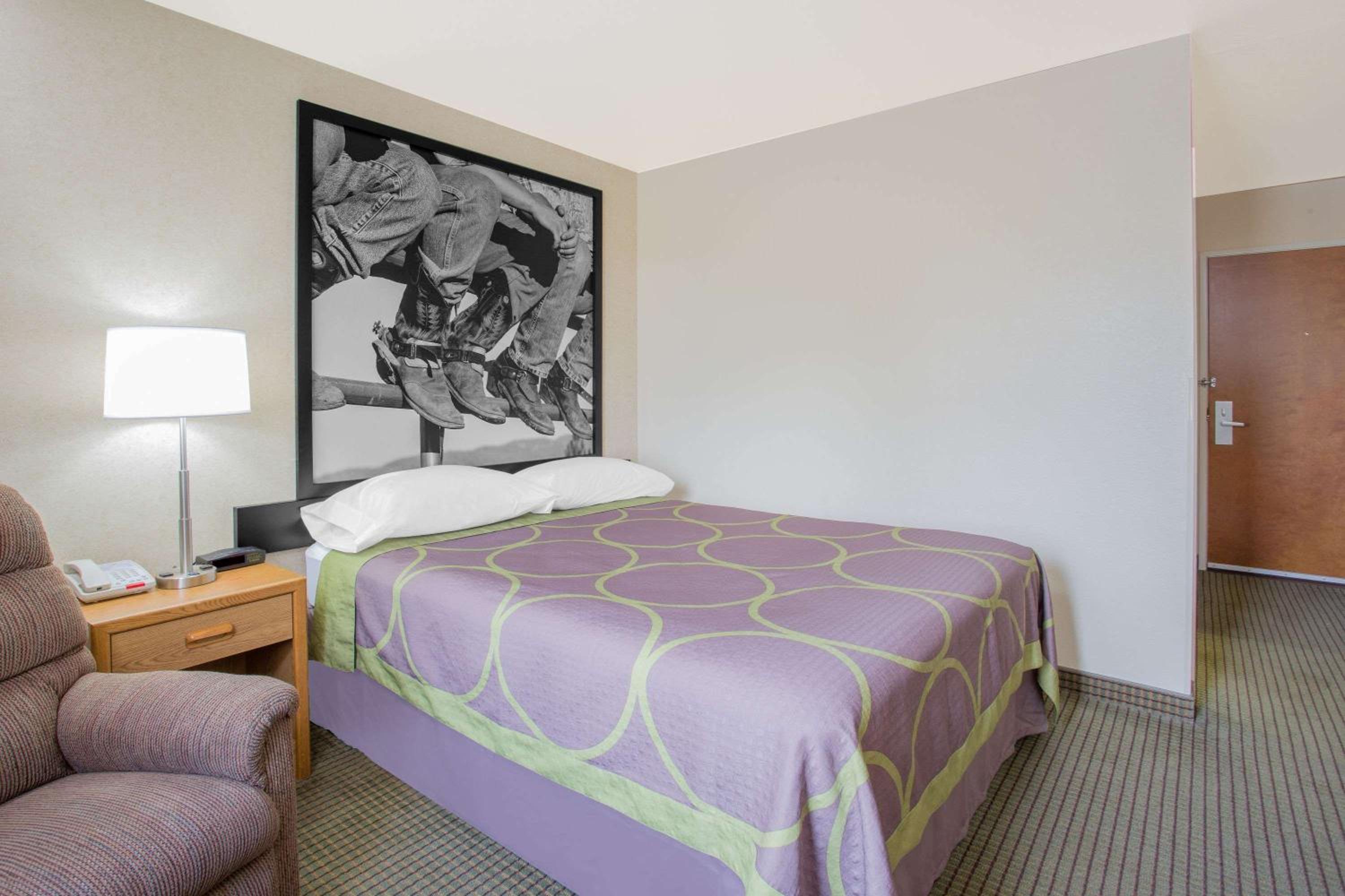 Queen Room - Disability Access/Non-Smoking - Photo 4