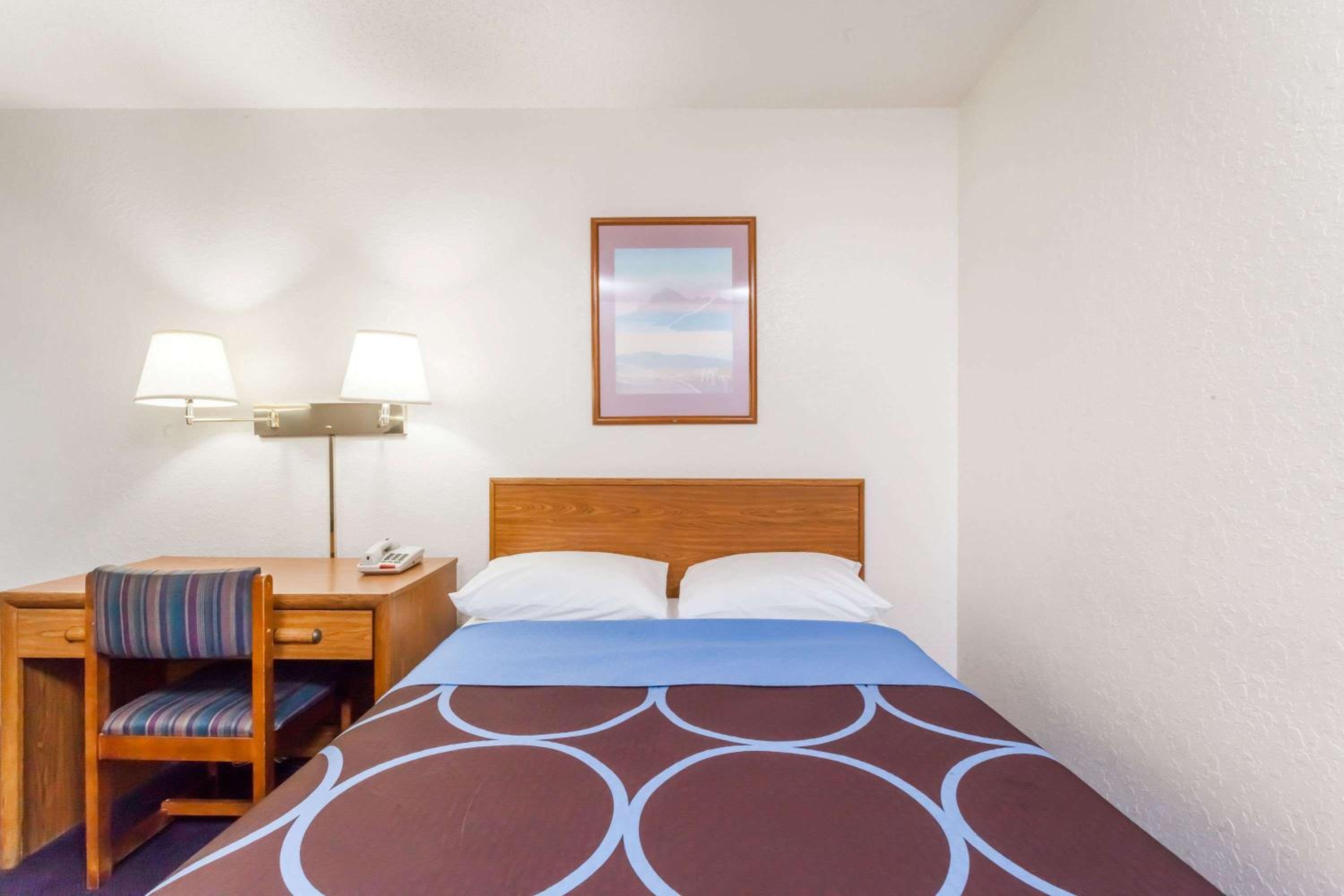 Standard Double Room - Non-Smoking - Photo 2