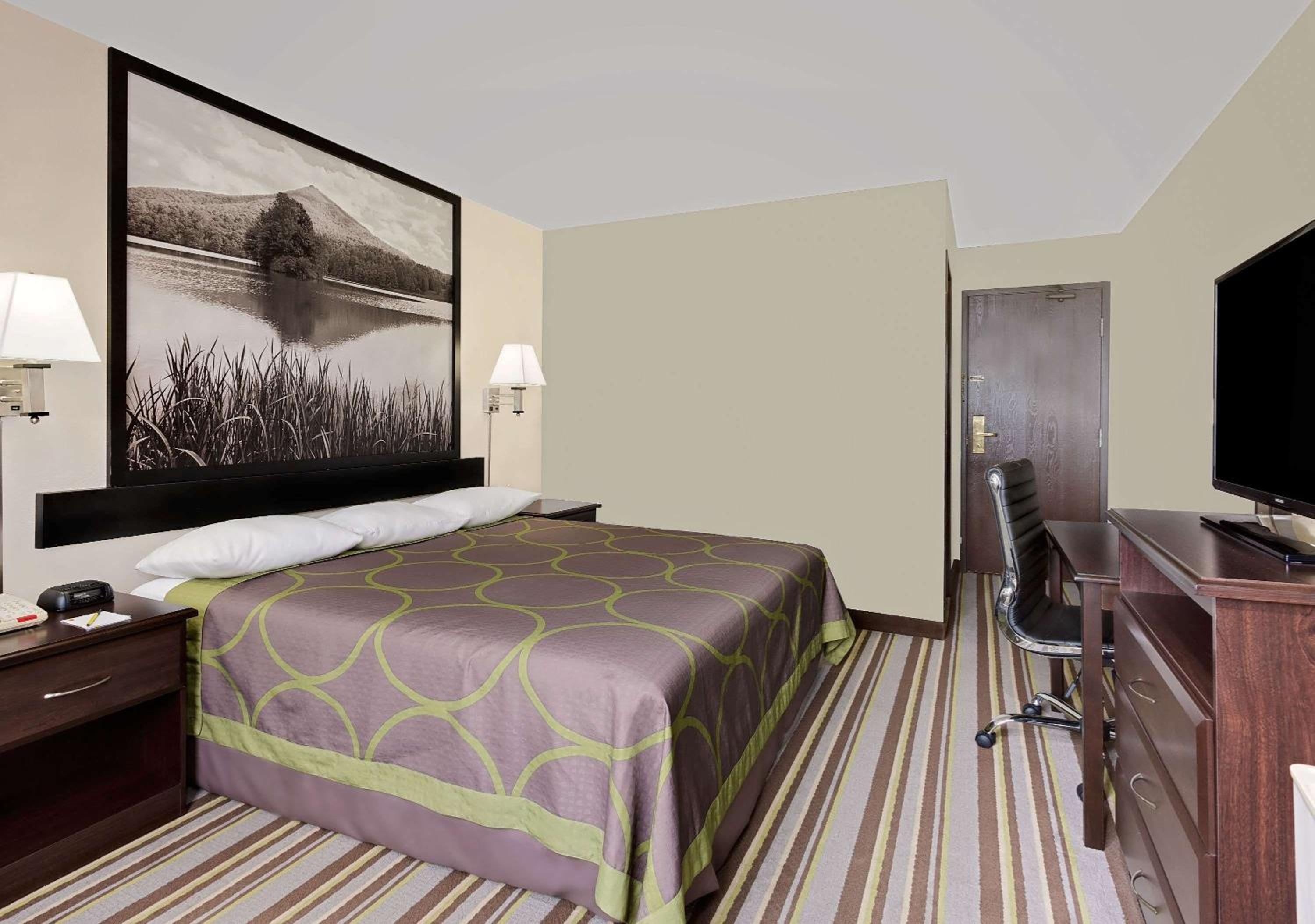 King Room - Non-Smoking - Photo 1