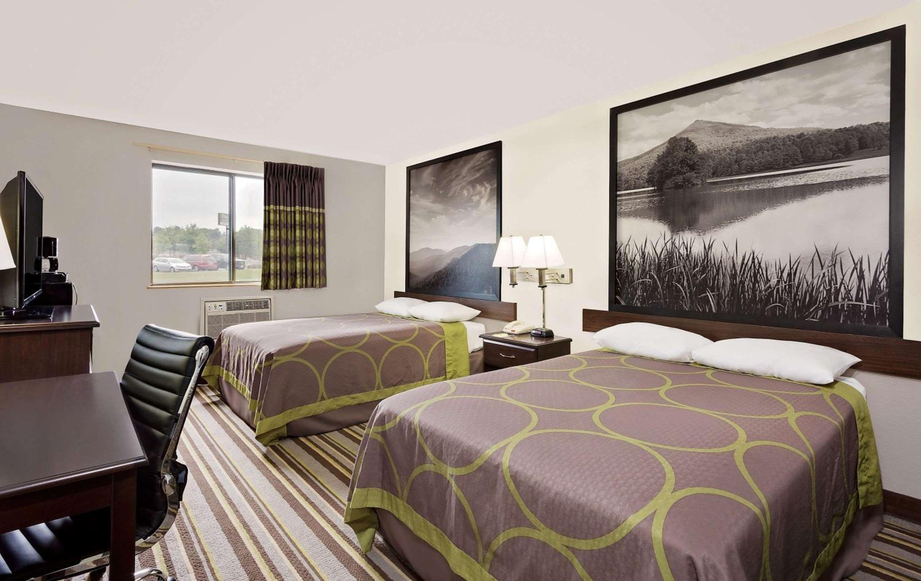 Queen Room with Two Queen Beds - Non-Smoking - Photo 1