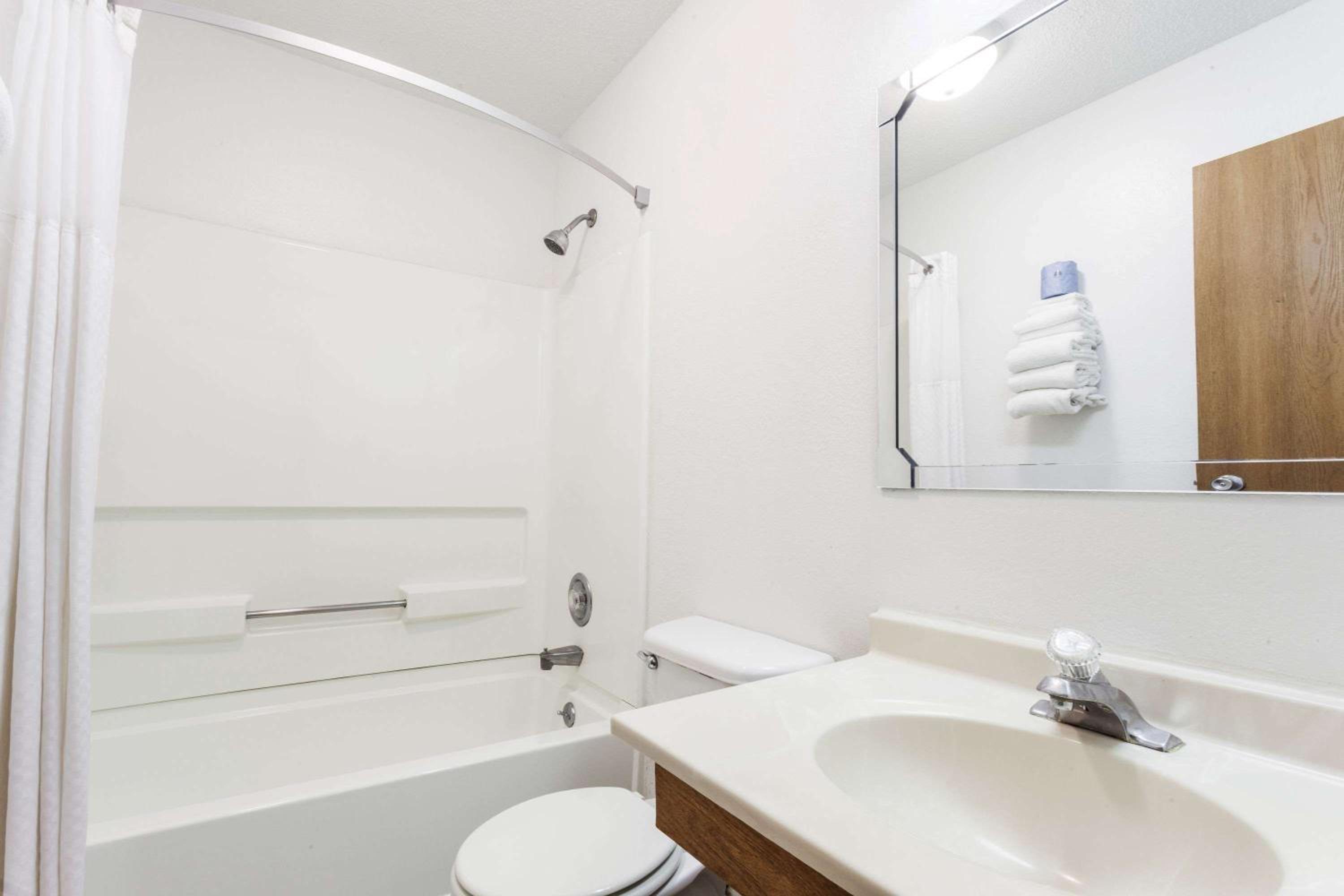 Double Room with Two Double Beds - Smoking - Photo 4