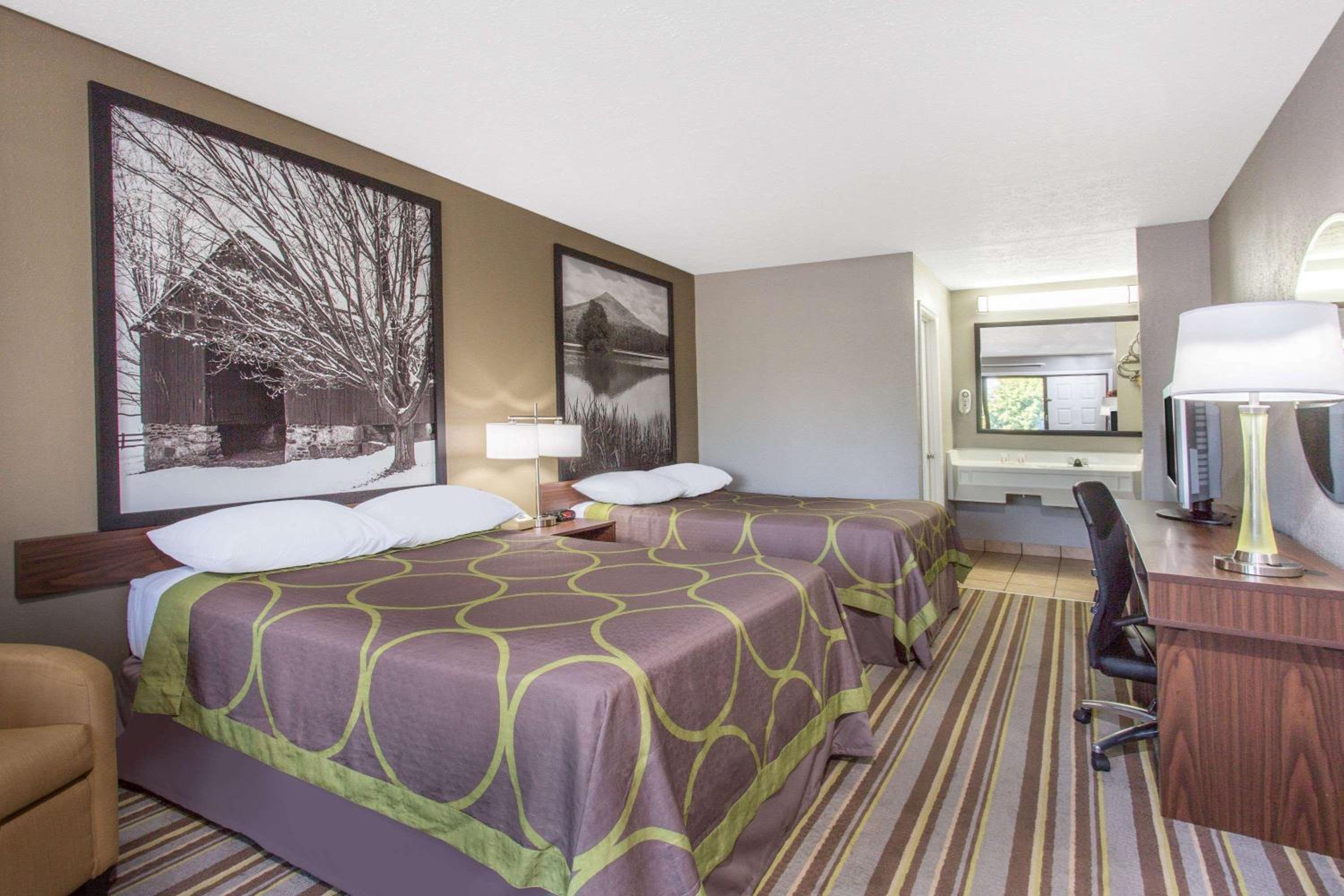 Deluxe Double Room with Two Double Beds - Non-Smoking - Photo 2