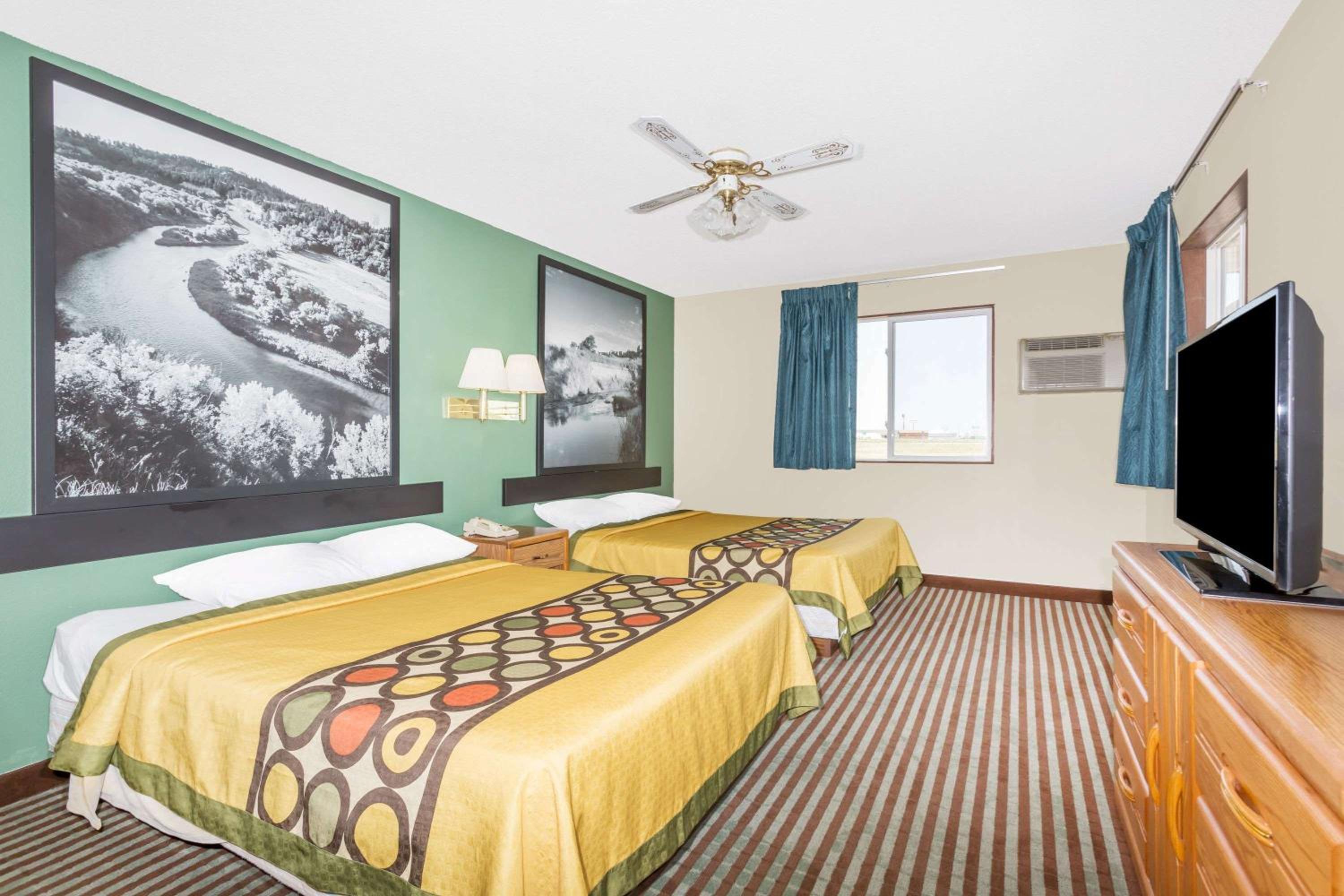 Double Room With Two Double Beds - Mobility Access/Non-Smoking photo 1