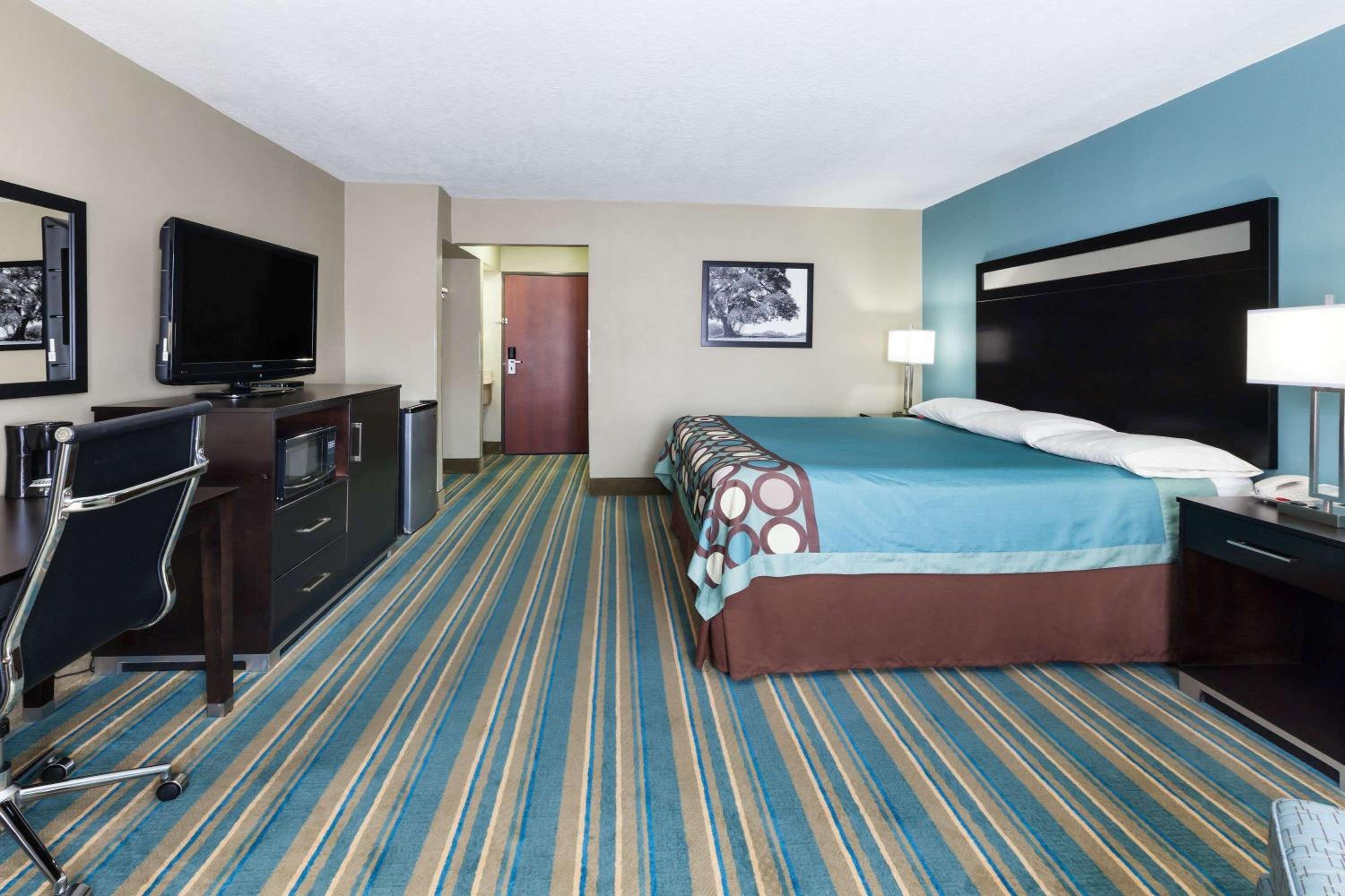 King Studio Suite - Smoking photo 3