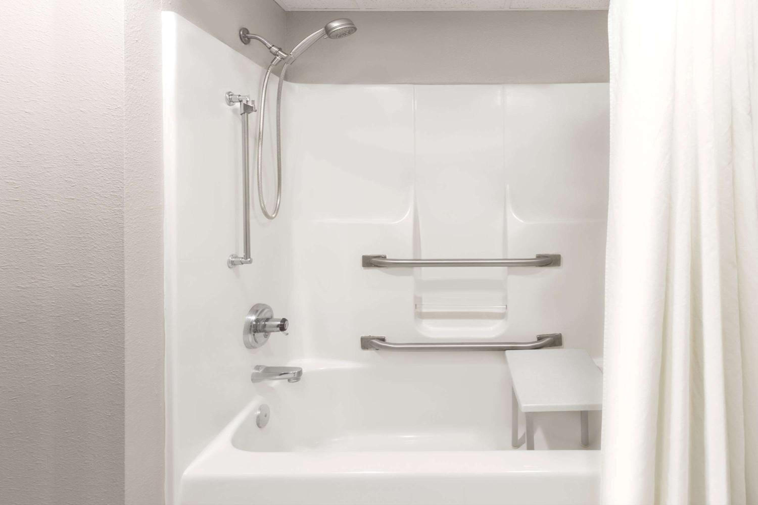 King Room - Mobility Access/Non-Smoking - Photo 2