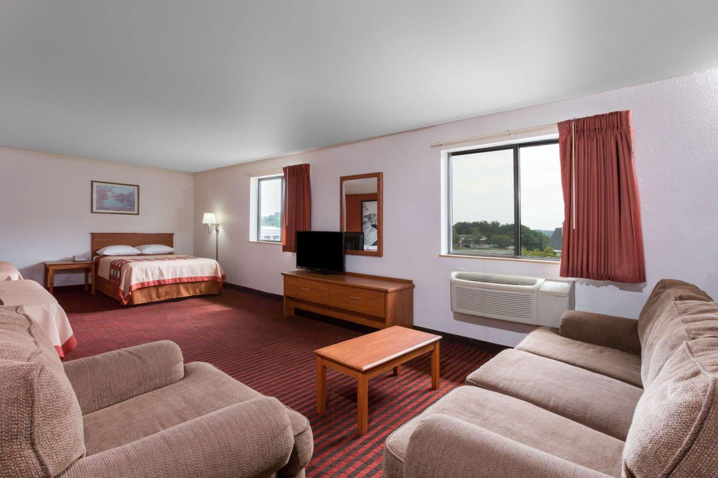 Studio Suite with Two Queen Beds - Non-Smoking photo 1