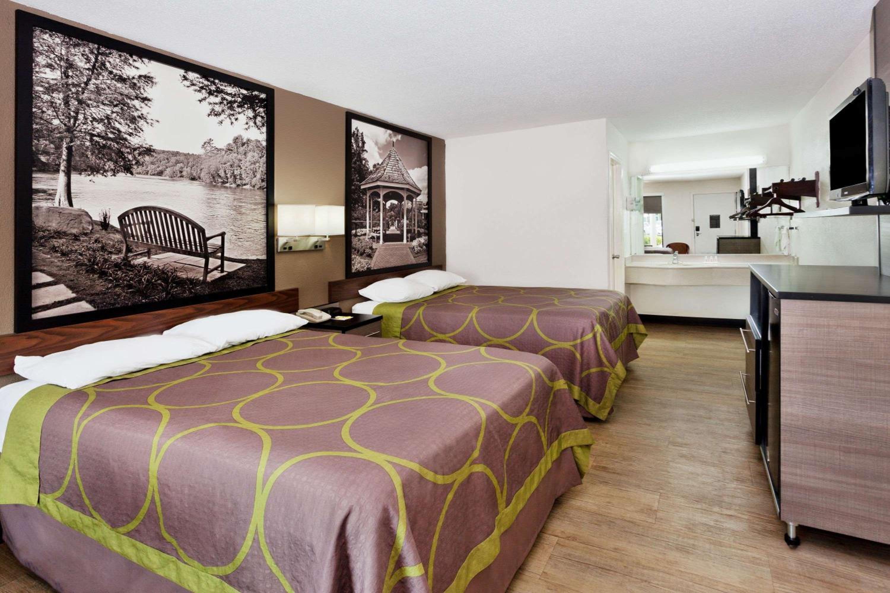 Deluxe Double Room with Two Double Beds - Non-Smoking - Photo 2