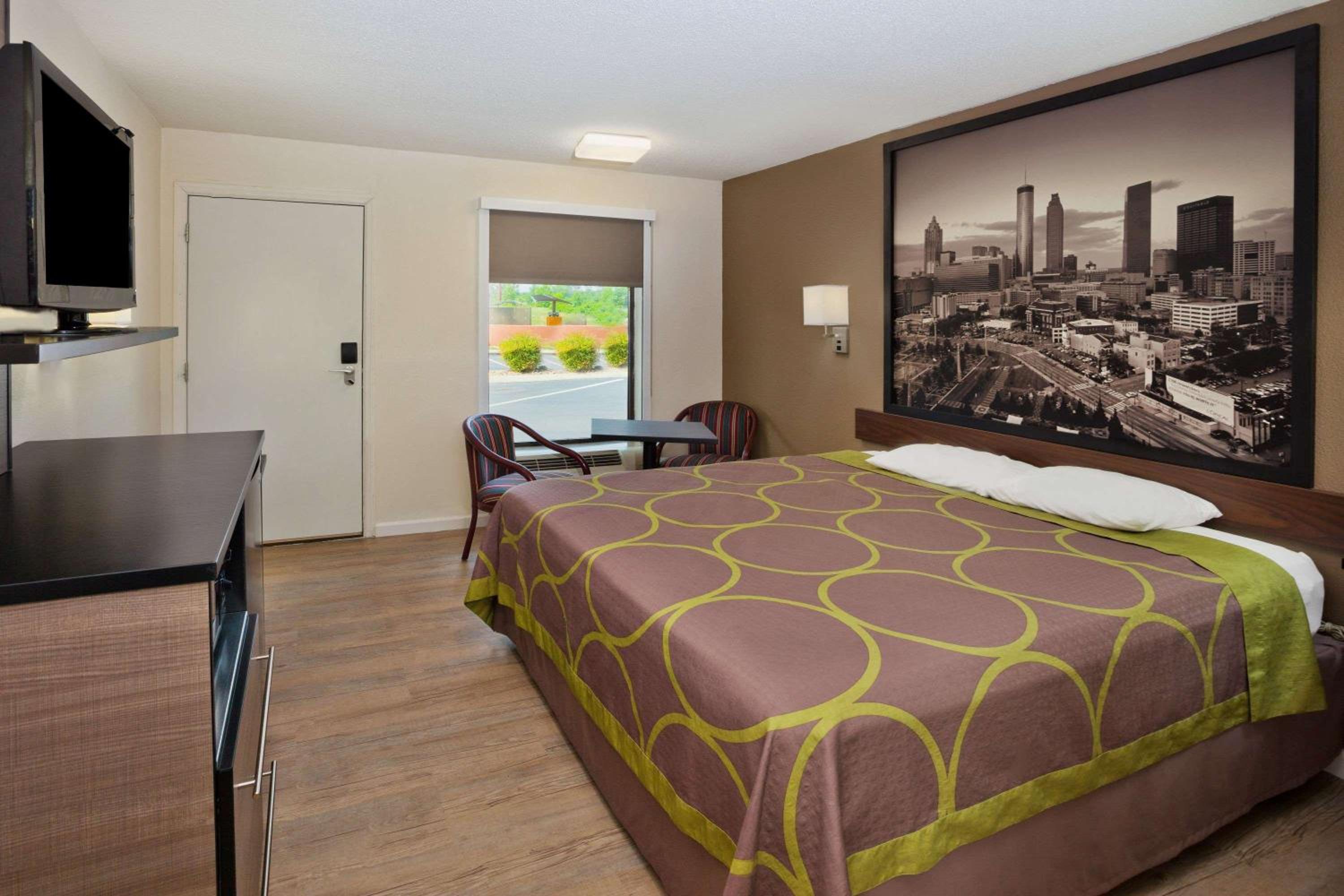 King Room - Non-Smoking - Photo 2
