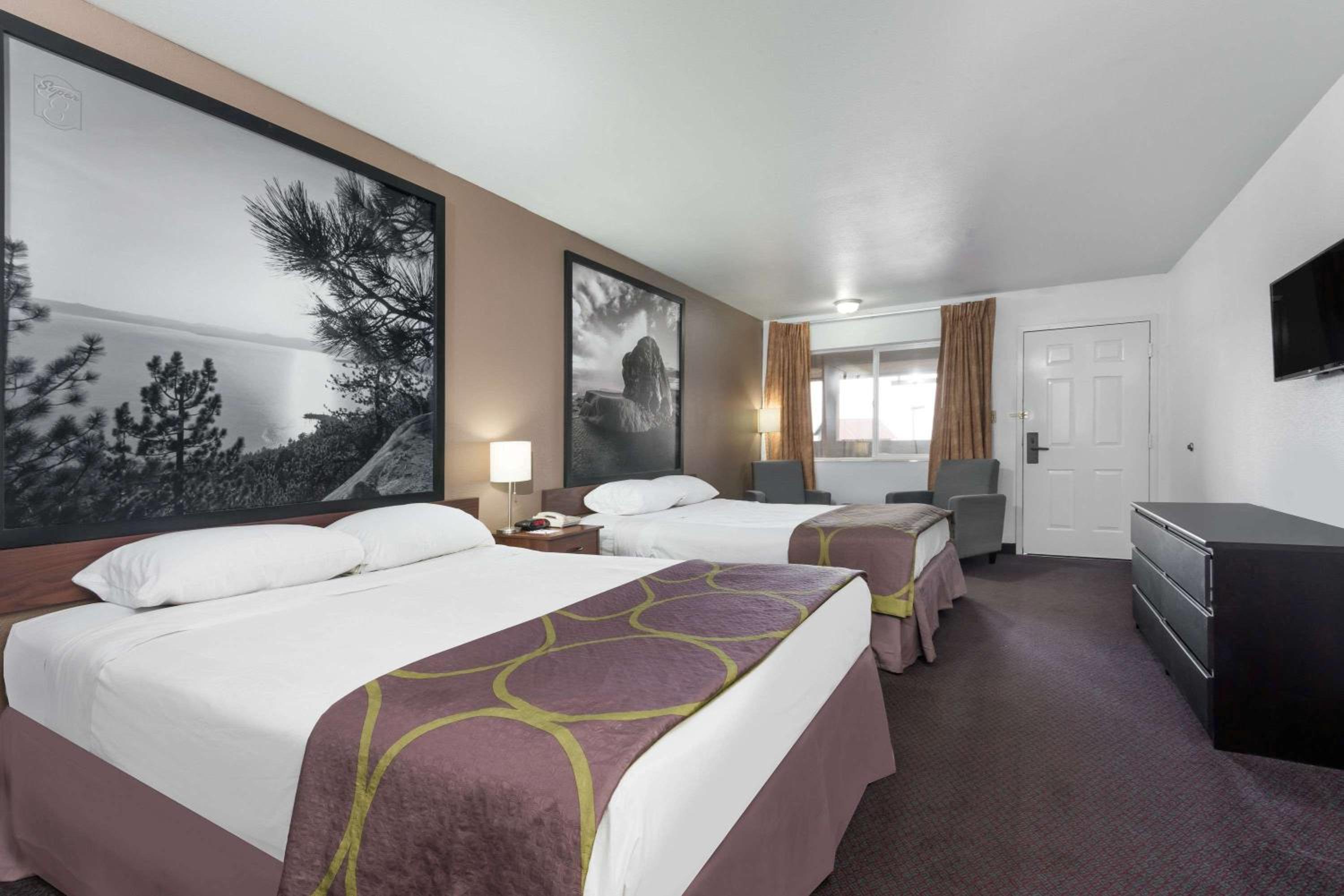 Queen Room with Two Queen Beds - Non-Smoking - Photo 1