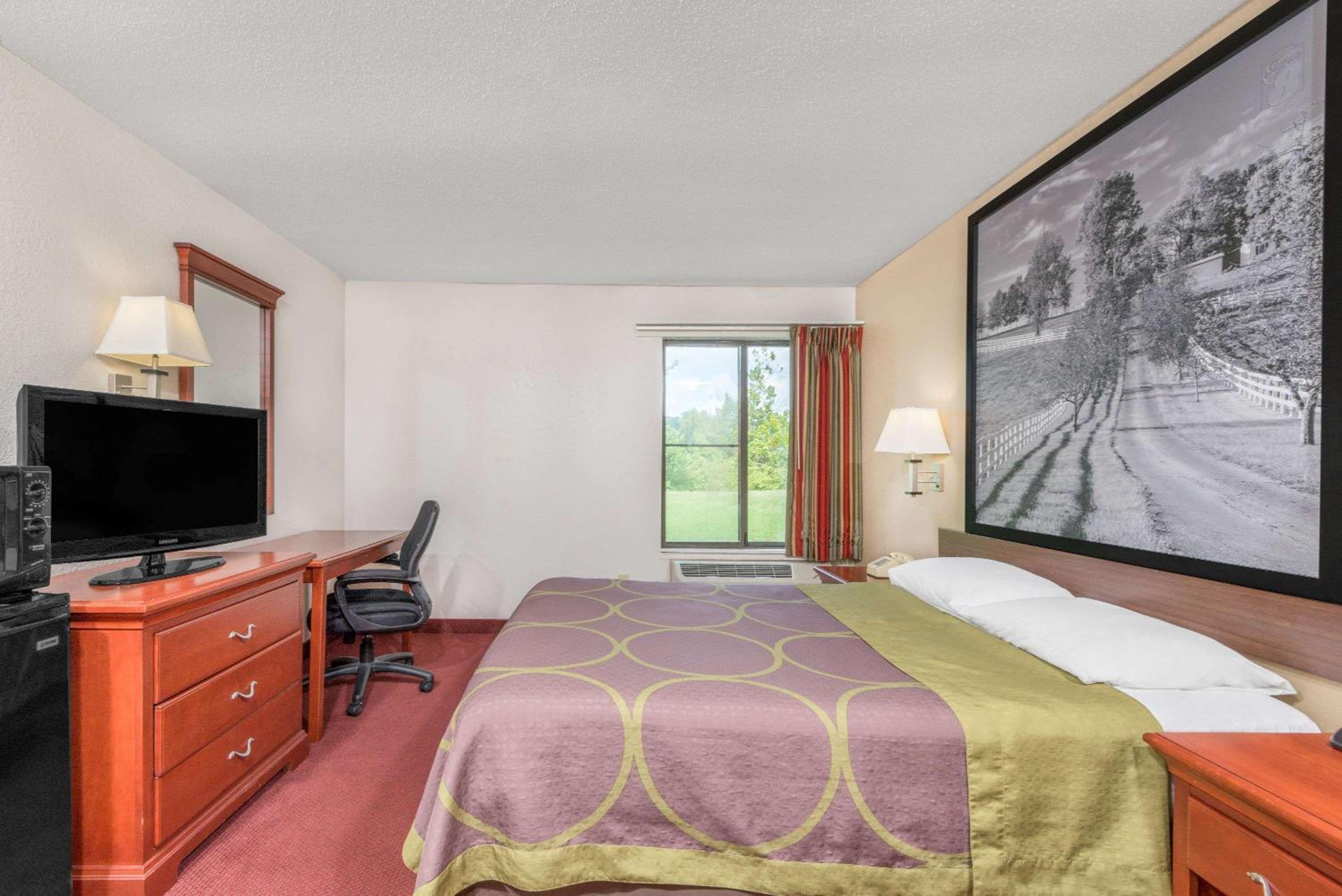 King Room - Non-Smoking photo 2