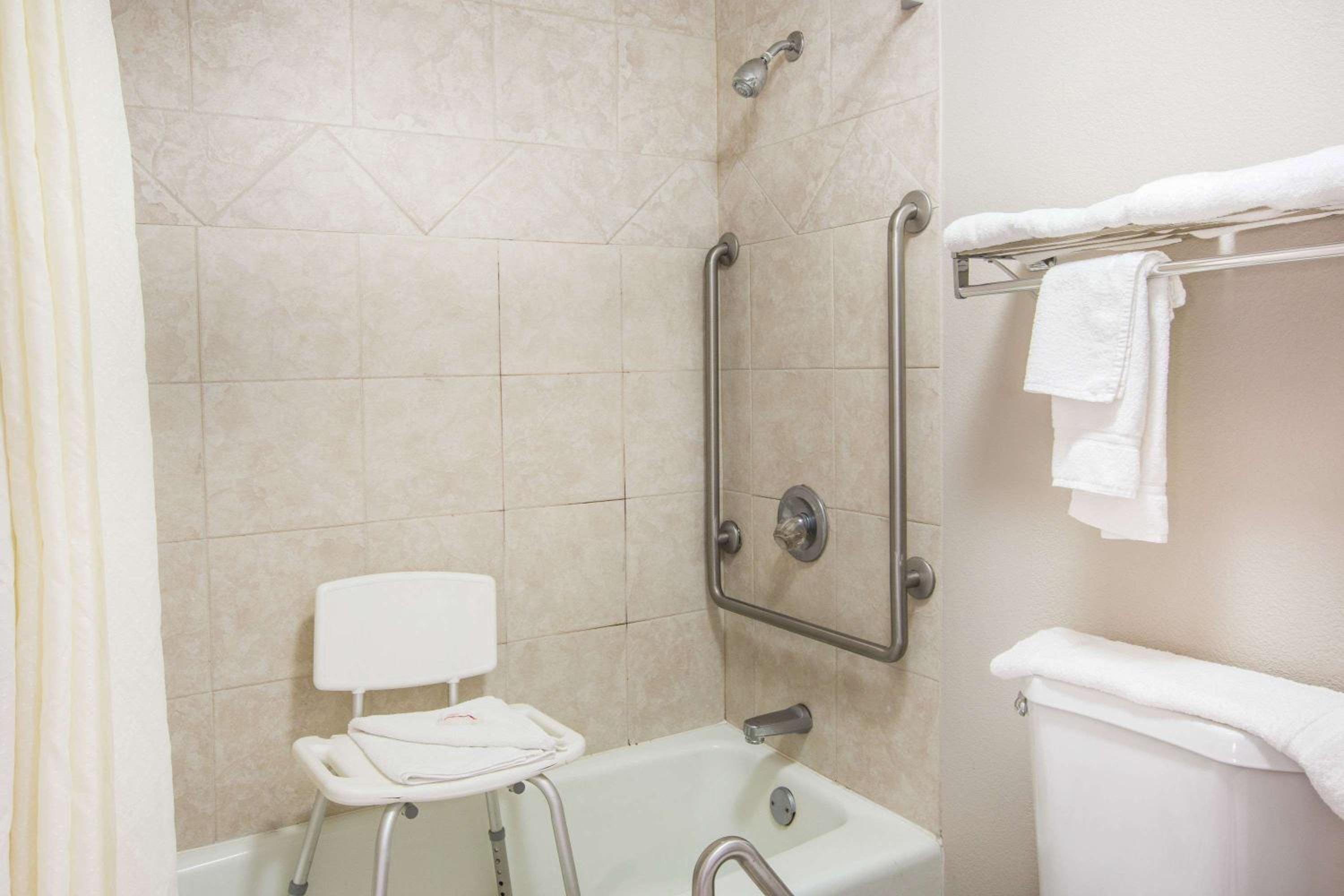 King Room - Disability Access/Non-Smoking - Photo 2
