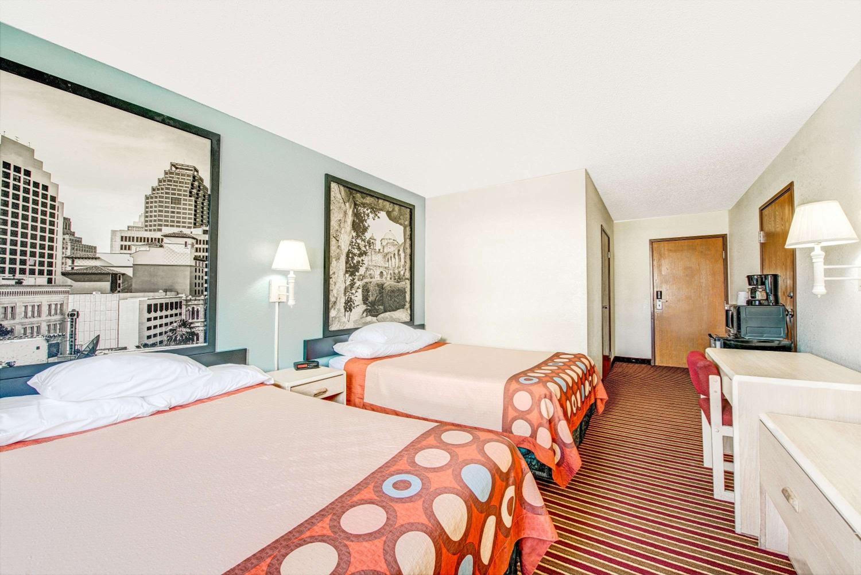 Queen Room with Two Queen Beds - Non-Smoking - Photo 1