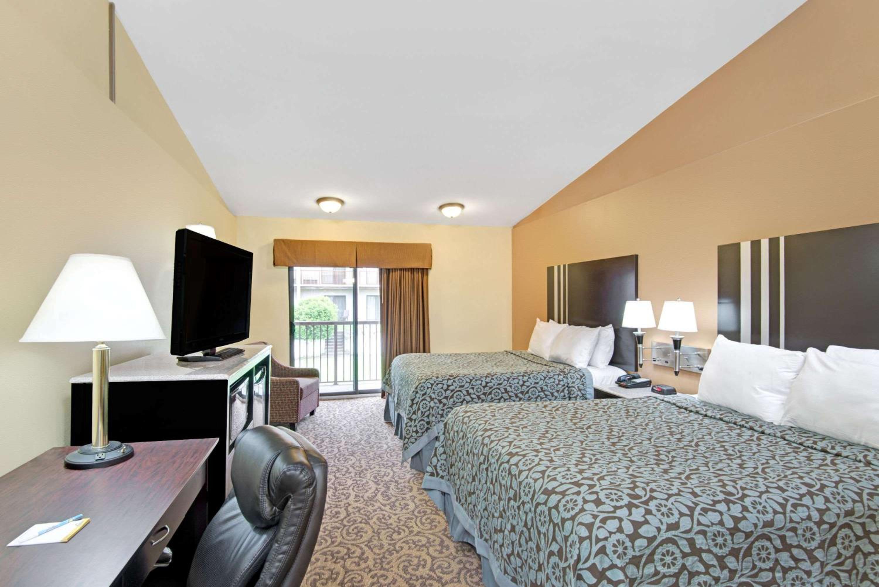 Queen Room with Two Queen Beds - Smoking - Photo 1