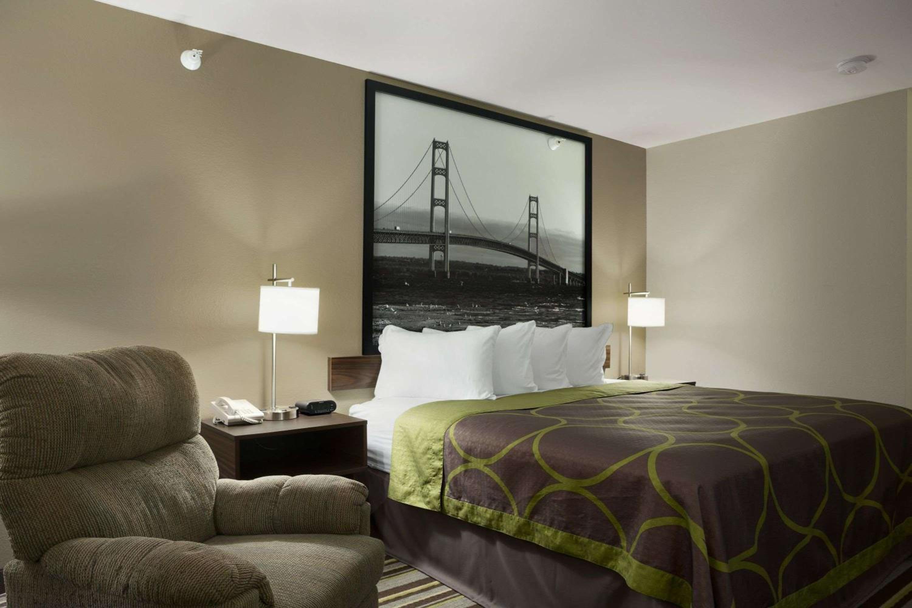 King Room - Non-Smoking - Photo 4