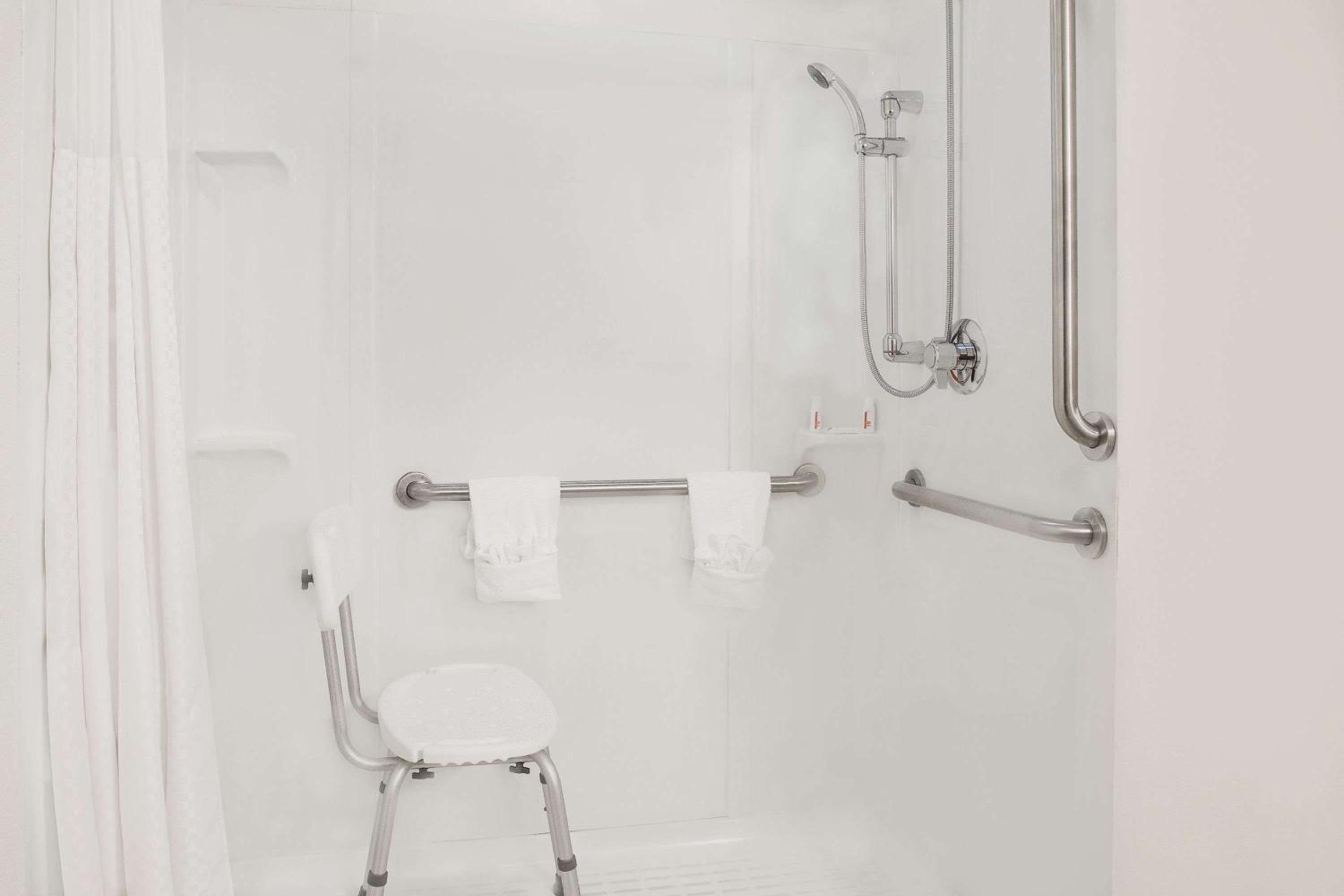 King Room - Mobility Access/Non-Smoking - Photo 2