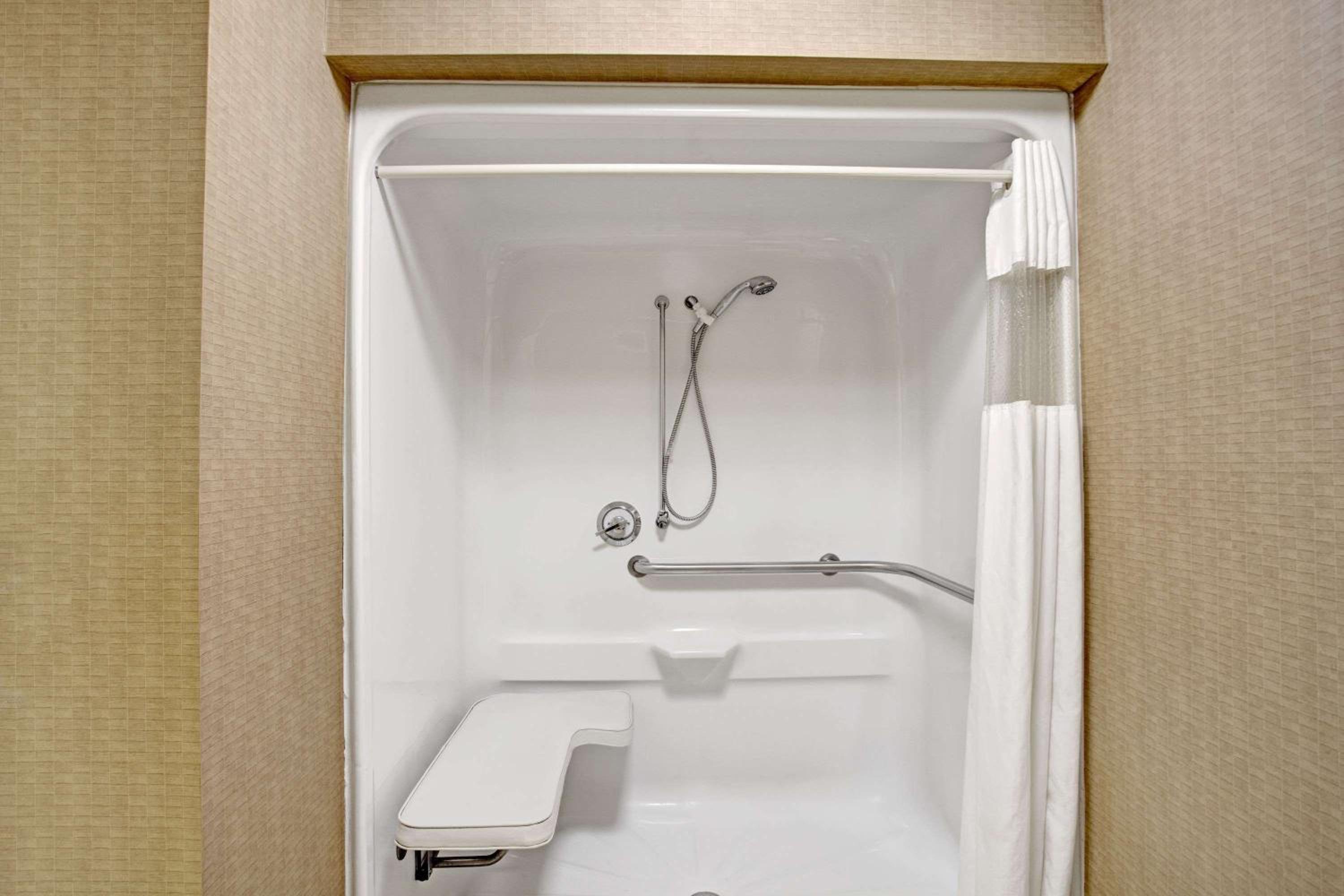 King Room - Disability Access - Non-Smoking - Photo 3