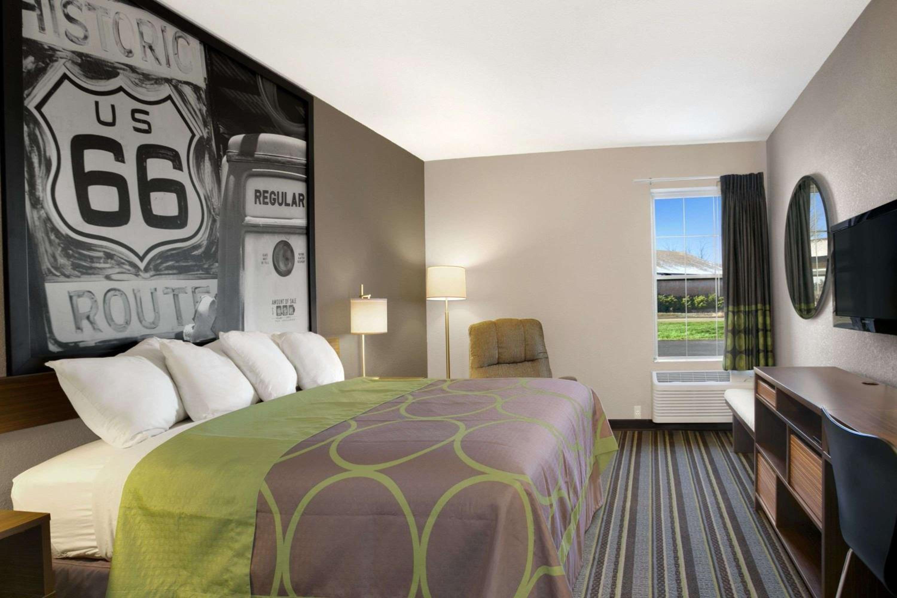 King Room - Non-Smoking - Photo 6