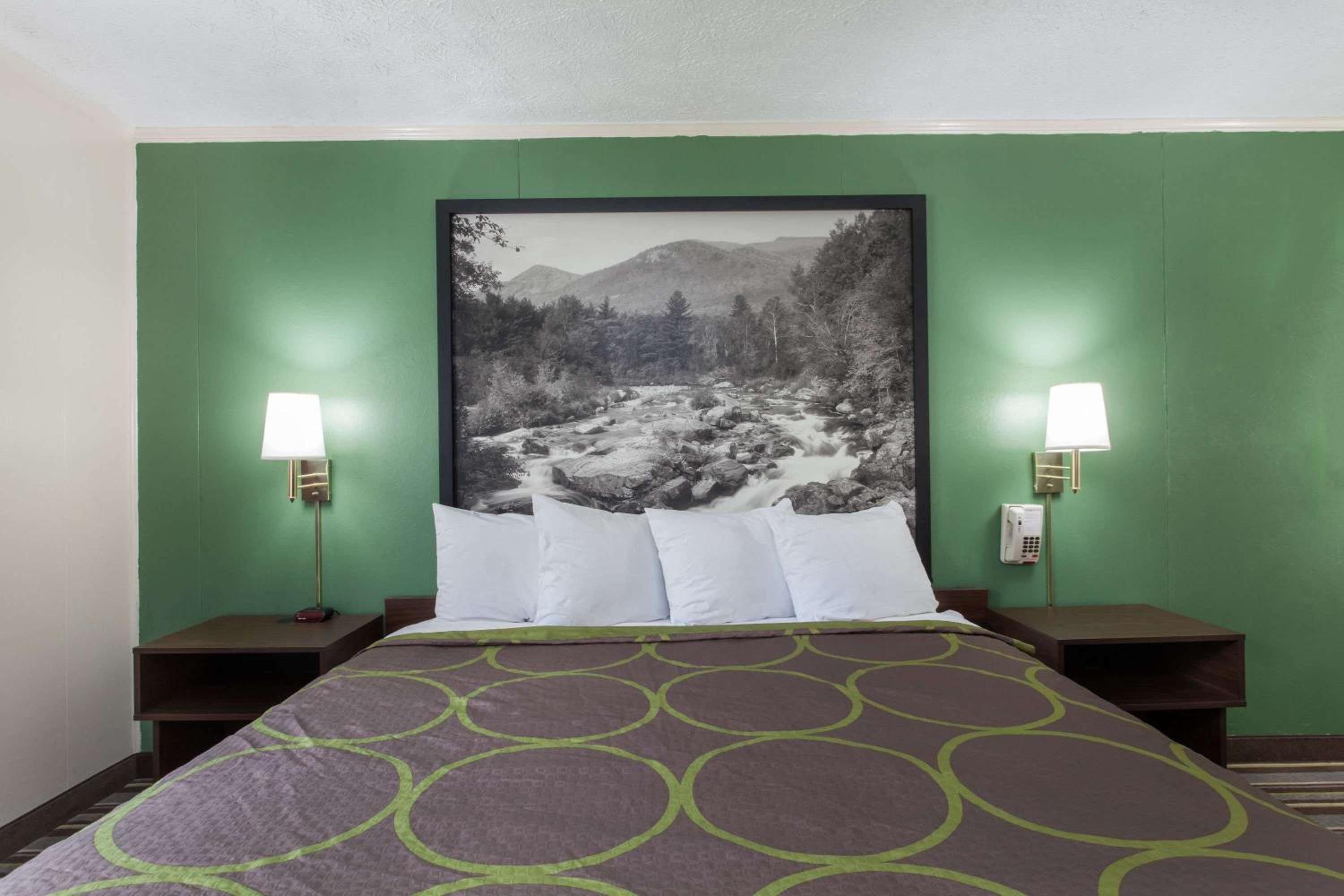King Room - Non-Smoking - Photo 1