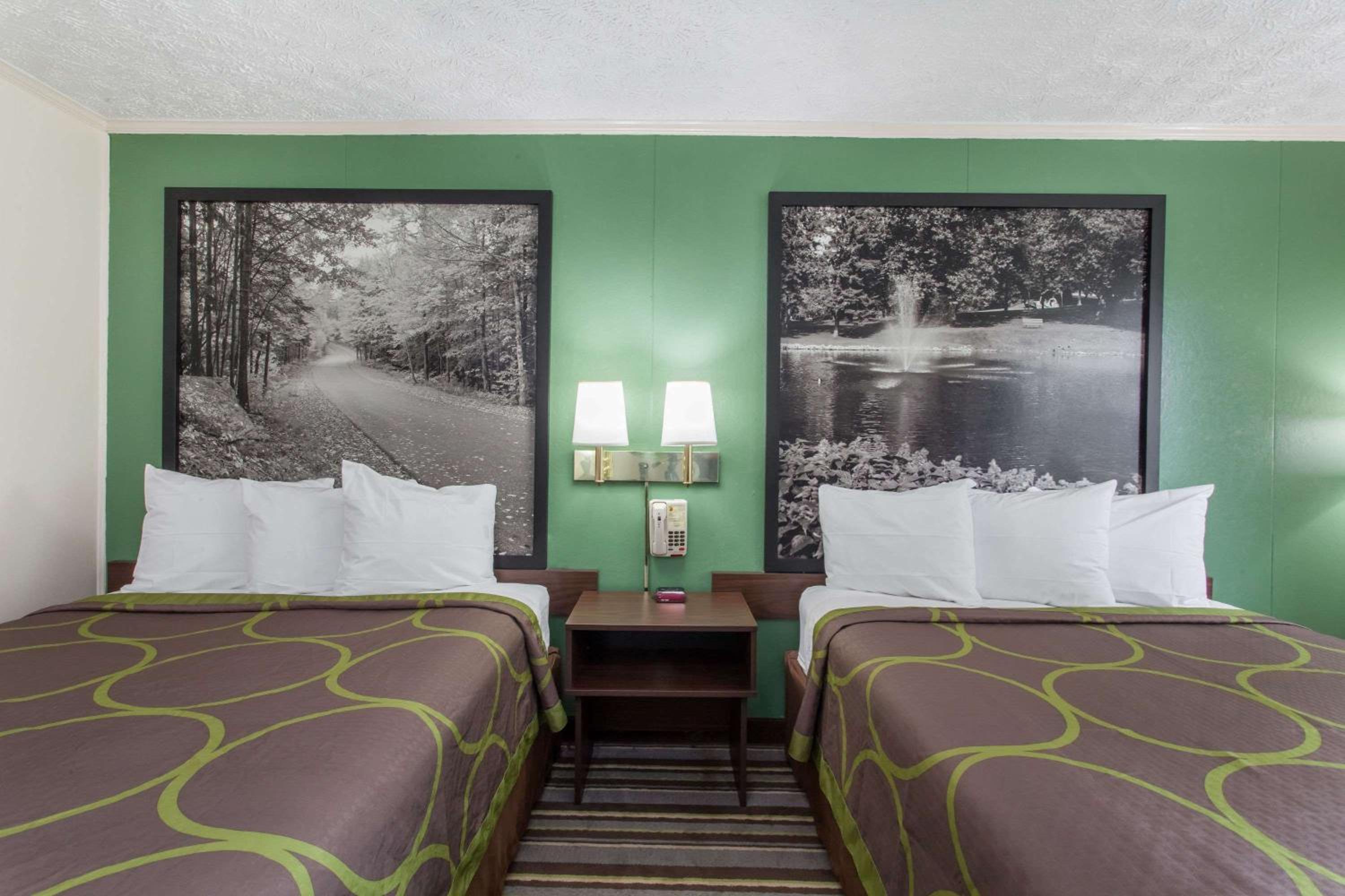 Queen Room with Two Queen Beds - Non-Smoking - Photo 1