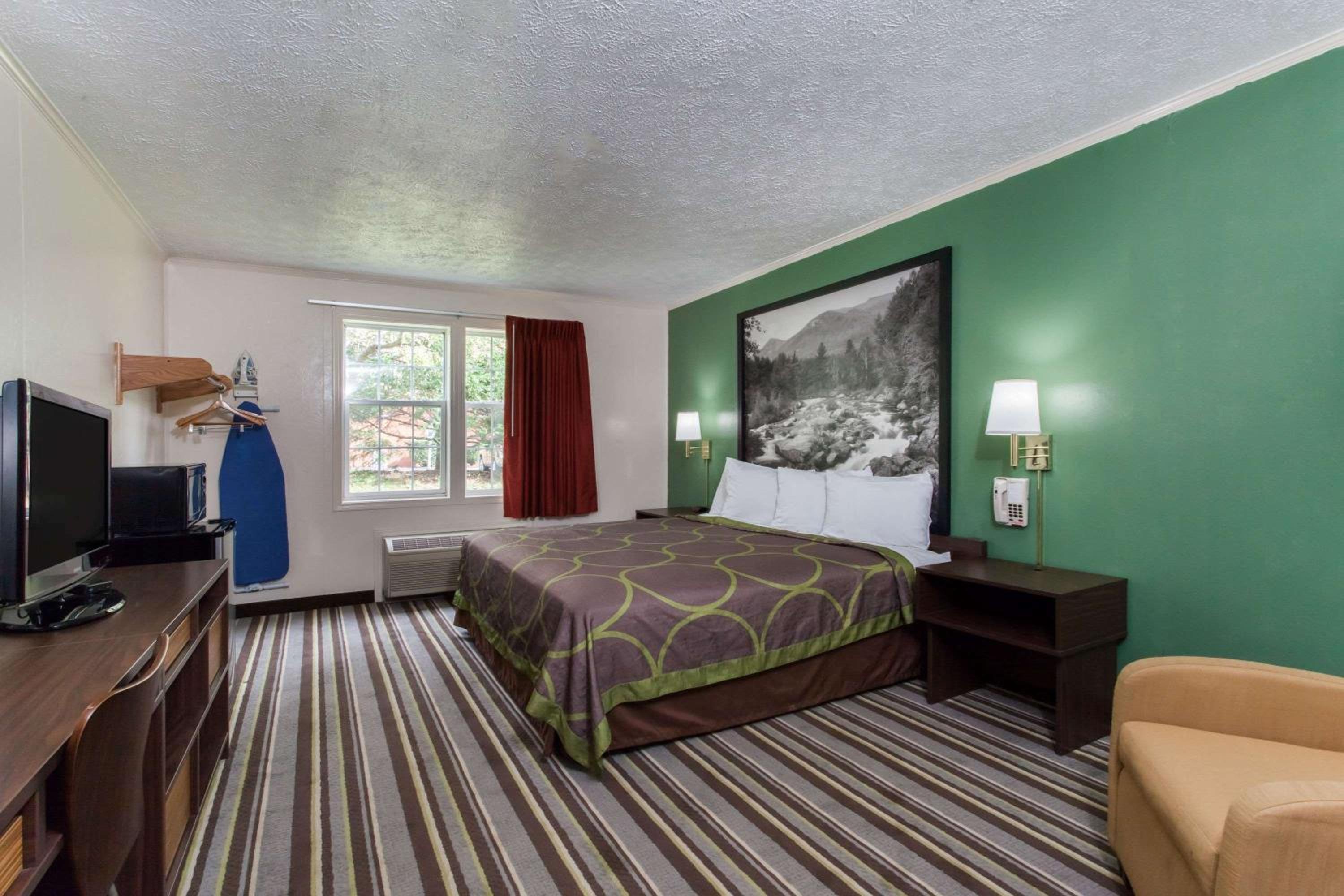 King Room - Non-Smoking - Photo 4