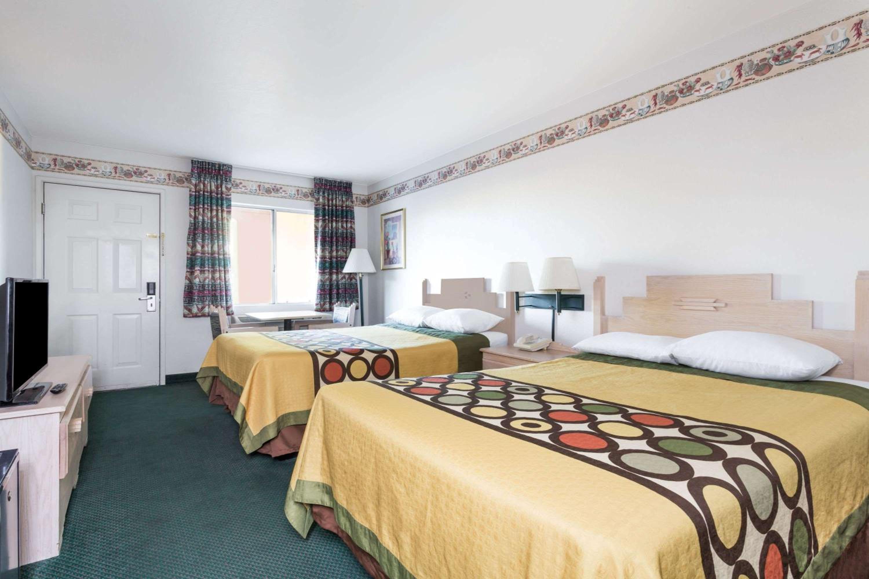 Double Room with Two Double Beds - Non-Smoking - Photo 8