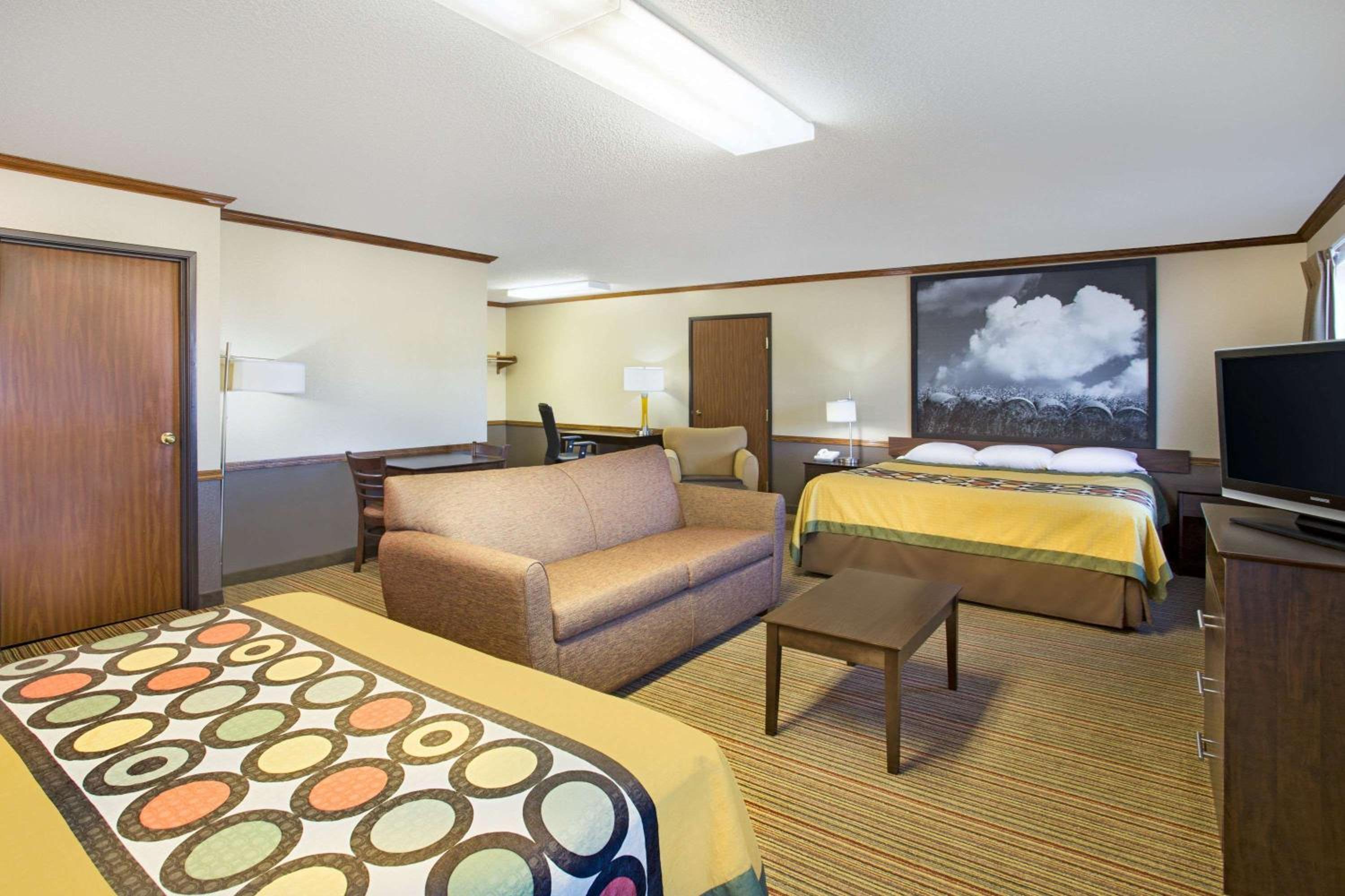 Studio Suite with Two King Beds - Non-Smoking photo 1