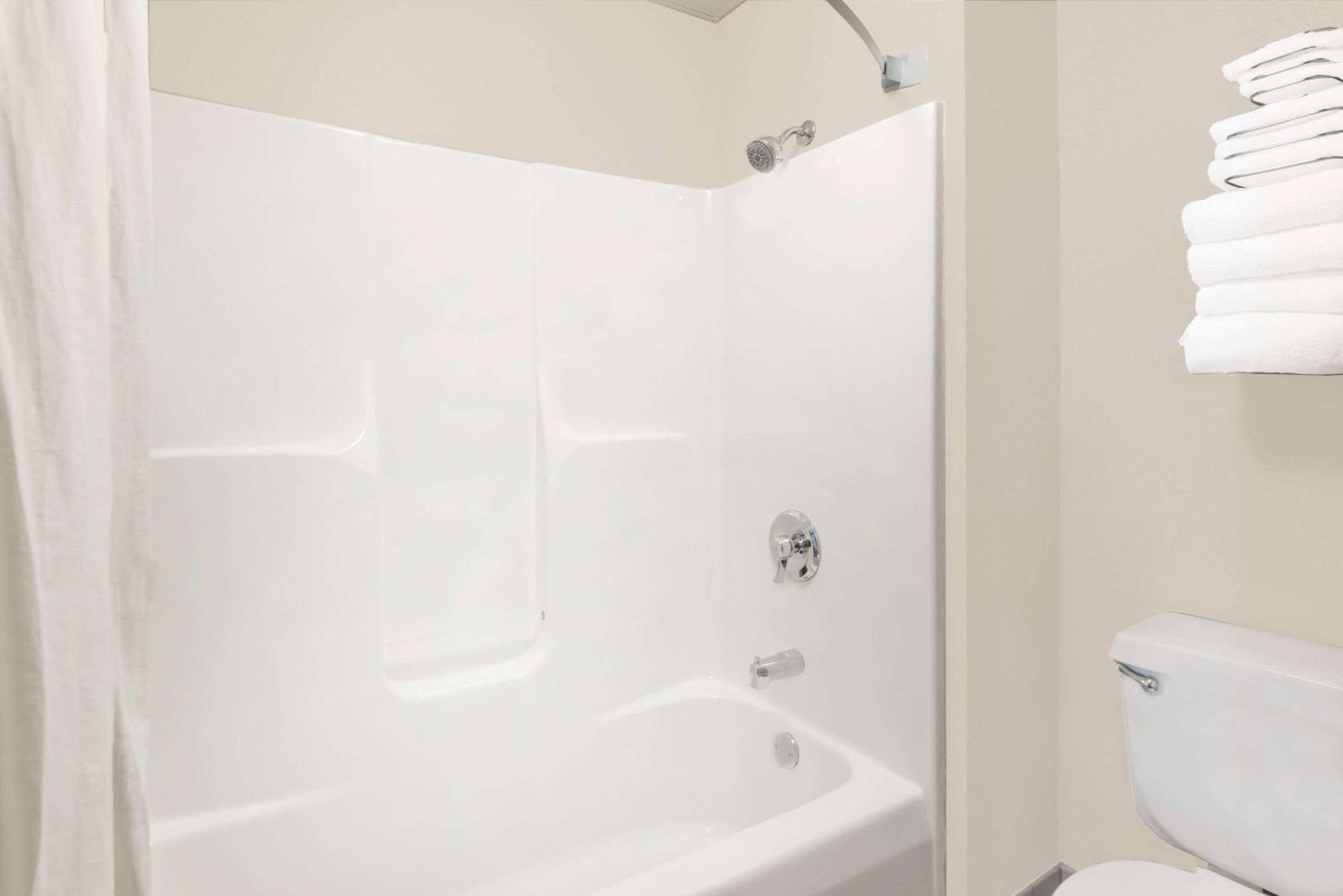 Studio King Suite - Non-Smoking - Photo 2