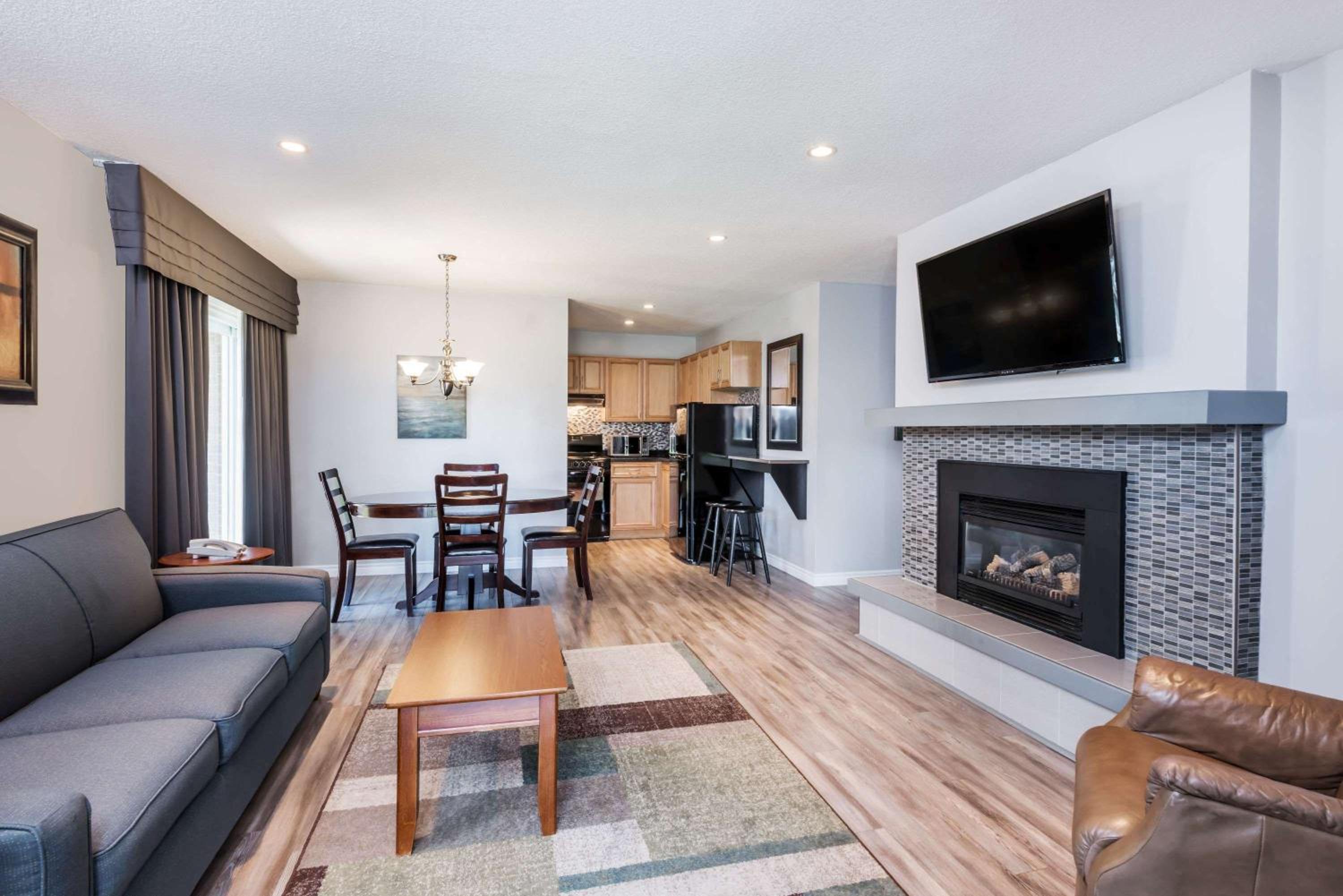 Two-Bedroom Superior Suite with One King and One Queen Bed - Pool View/Non-Smoking - Photo 1