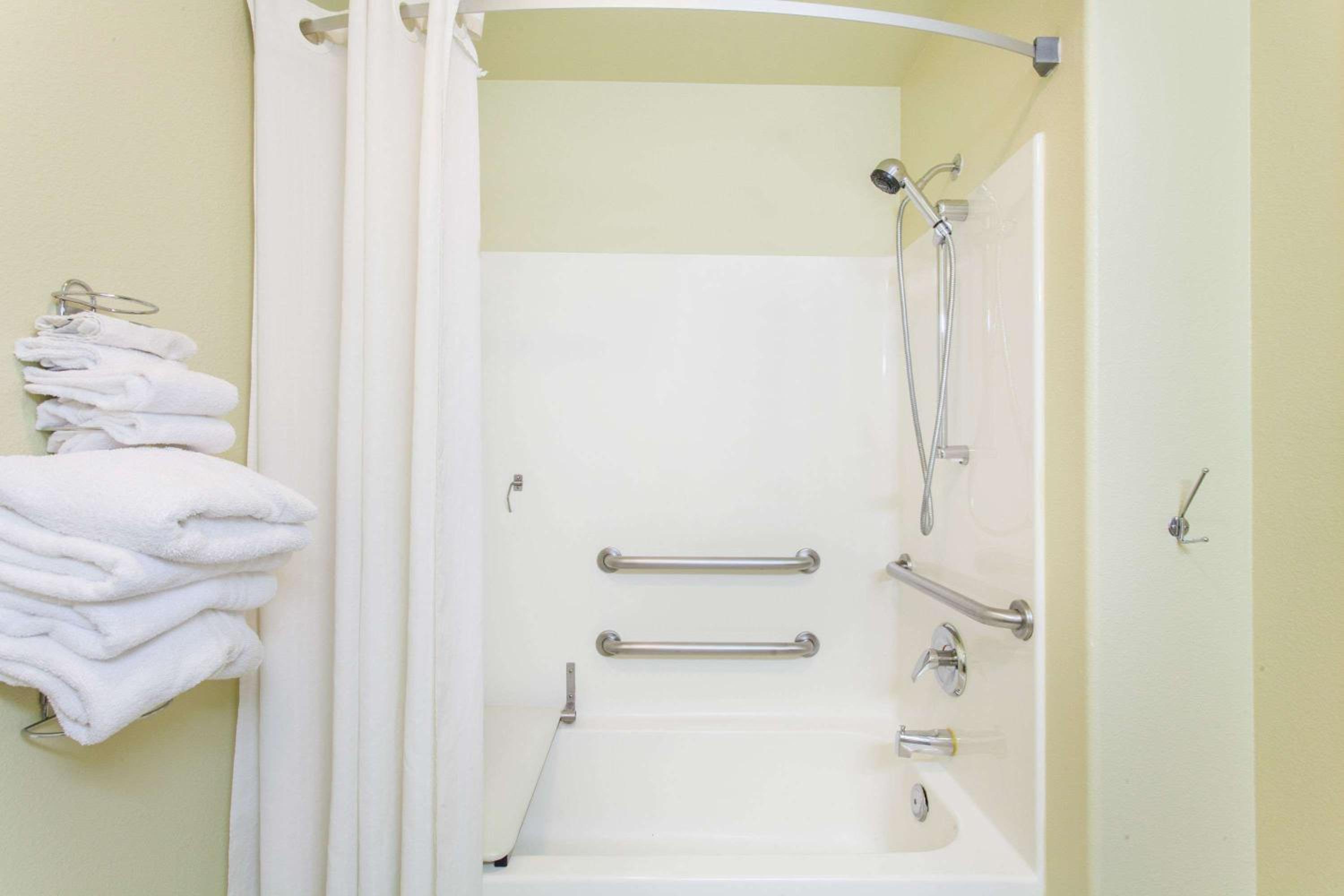 King Room - Mobility Access/Non-Smoking - Photo 2