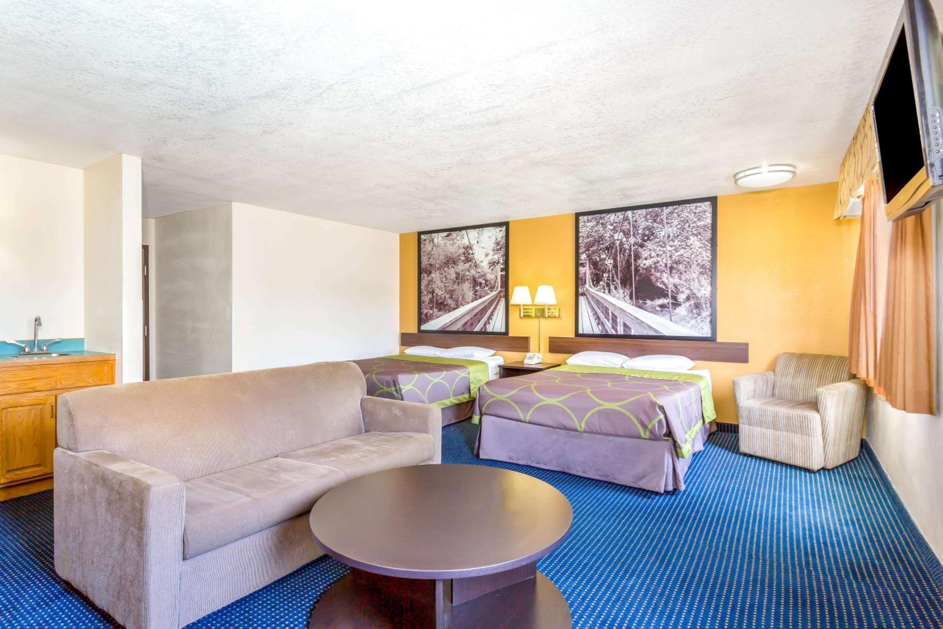 Studio Suite with Two Queen Beds - Non-Smoking
