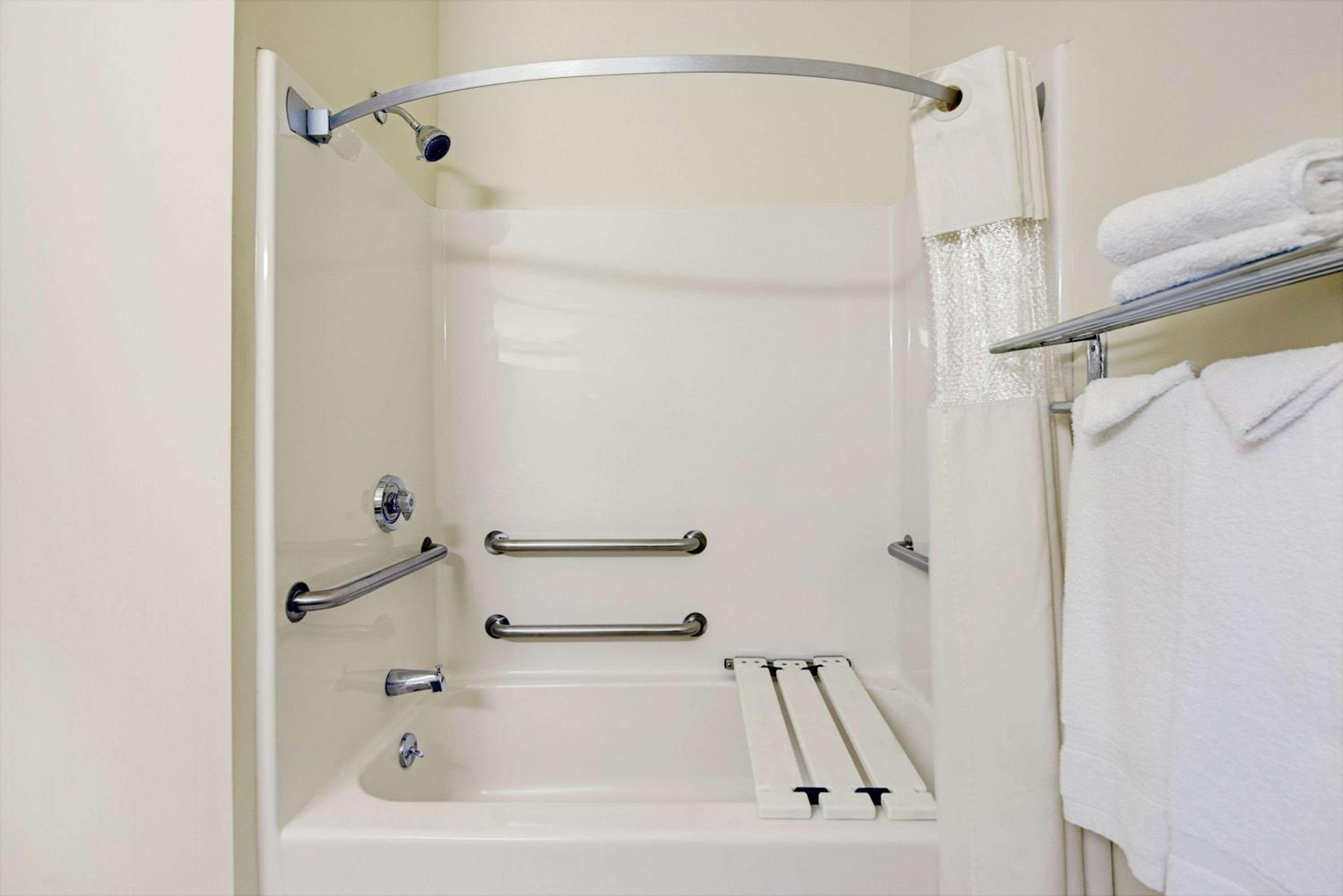 Queen Room - Disability Access/Non-Smoking - Photo 2