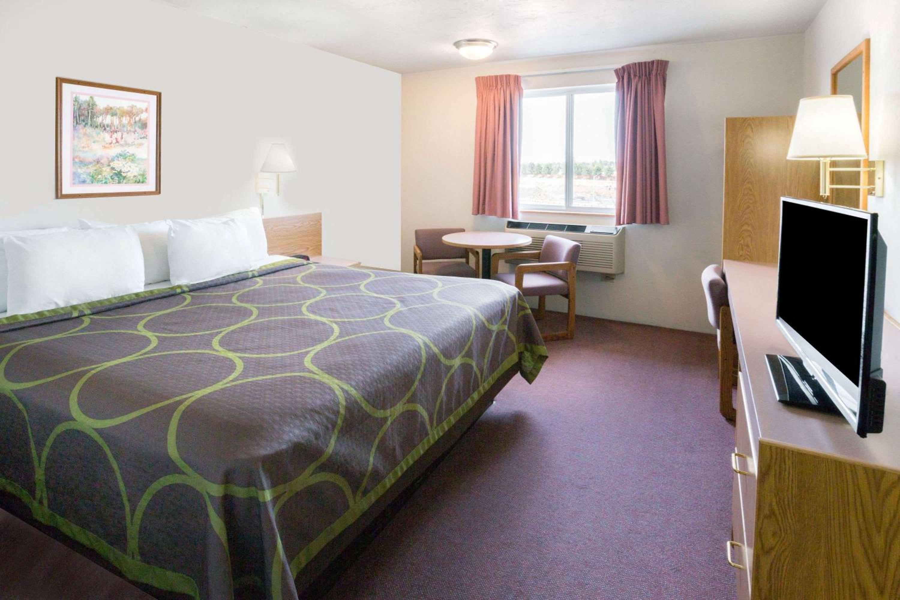 King Room - Non-Smoking - Photo 2