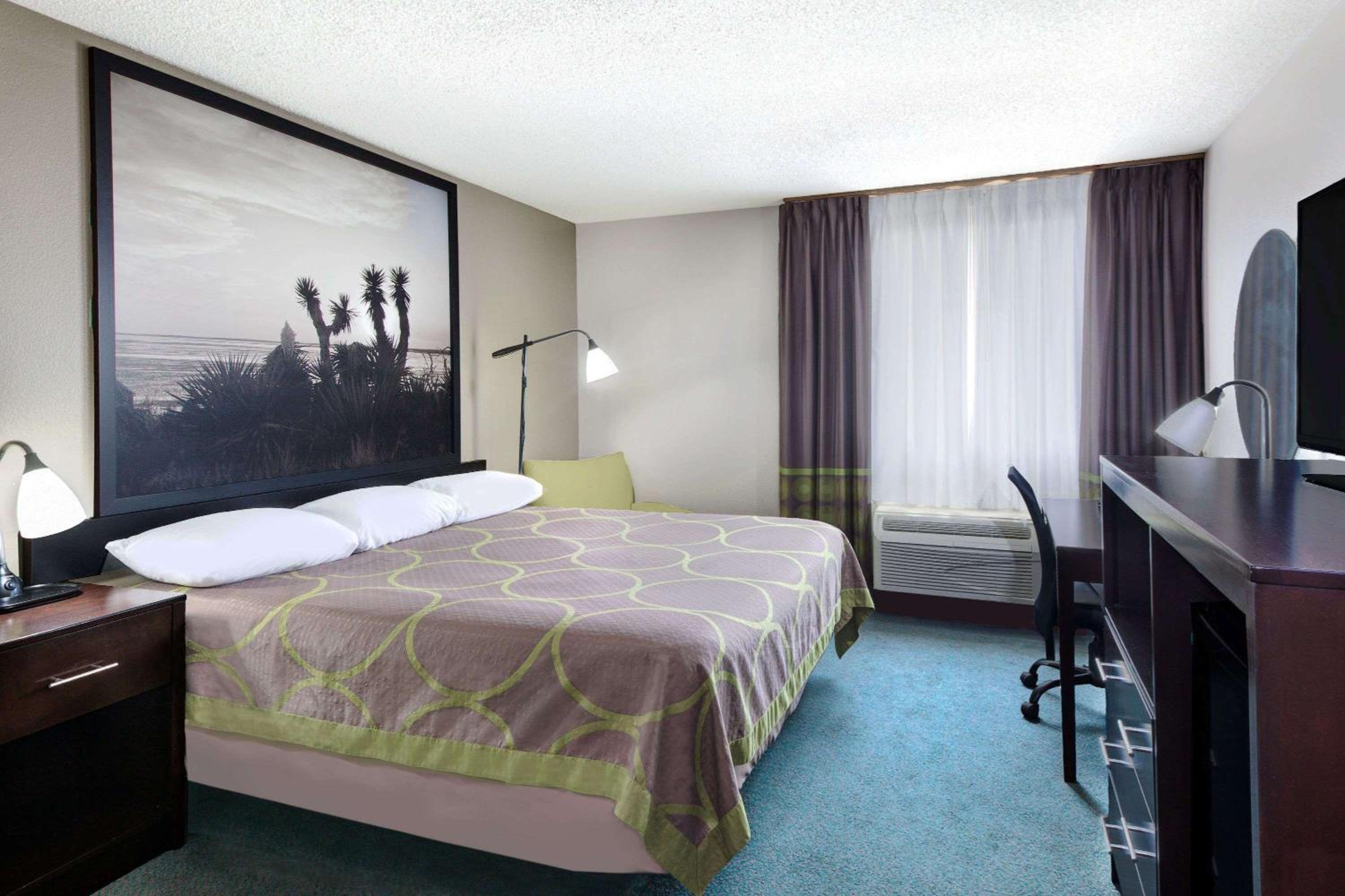 King Room - Non-Smoking photo 2
