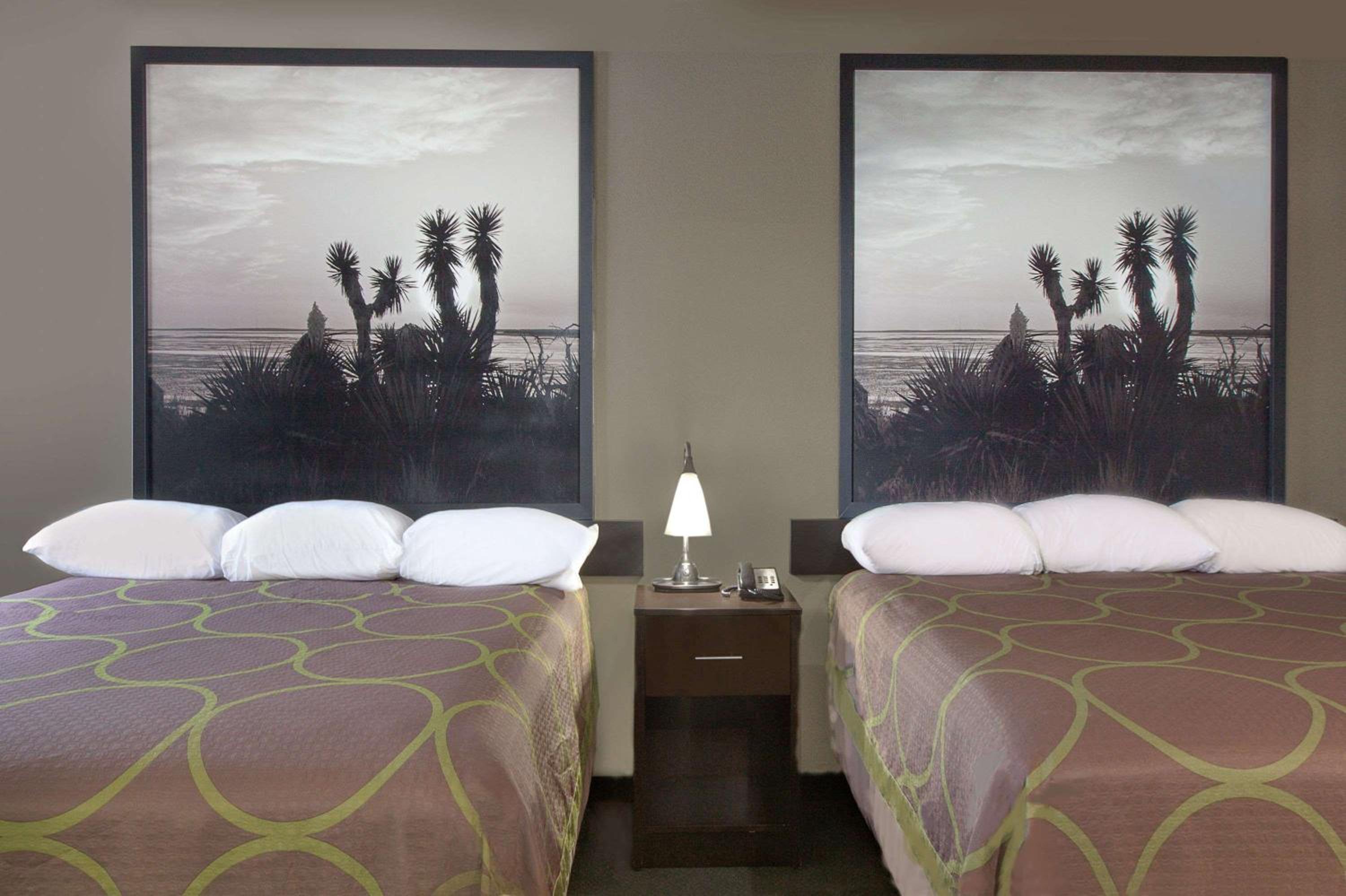 Queen Room with Two Queen Beds - Non-Smoking photo 1