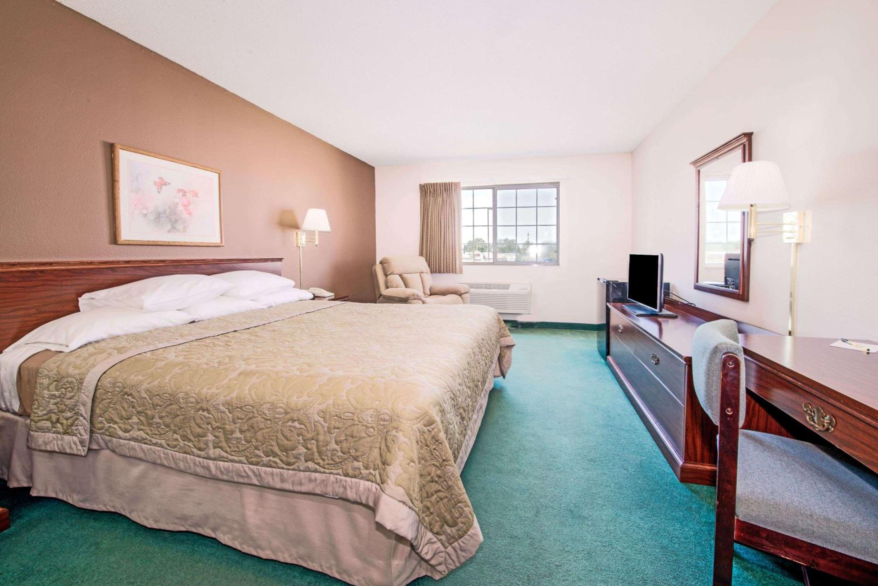 King Room - Disability Access/Non-Smoking - Photo 7