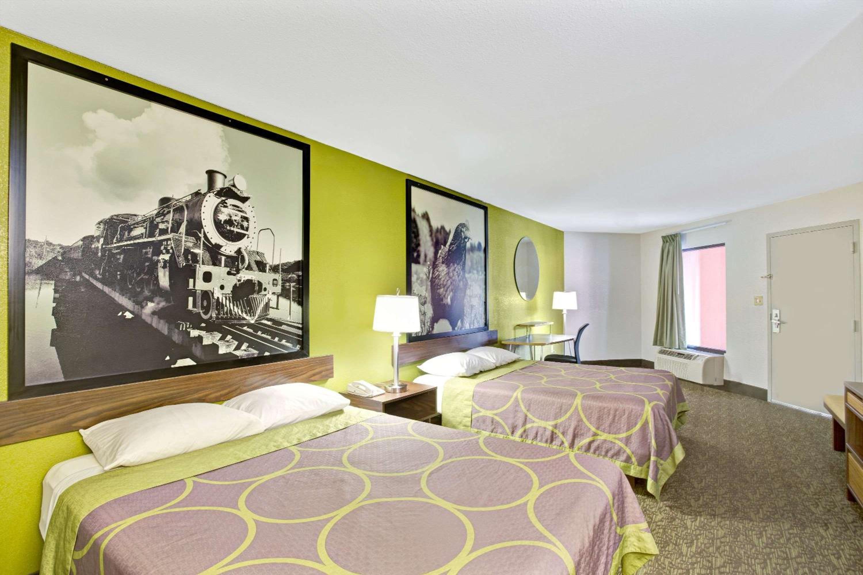 Queen Room with Two Queen Beds - Smoking