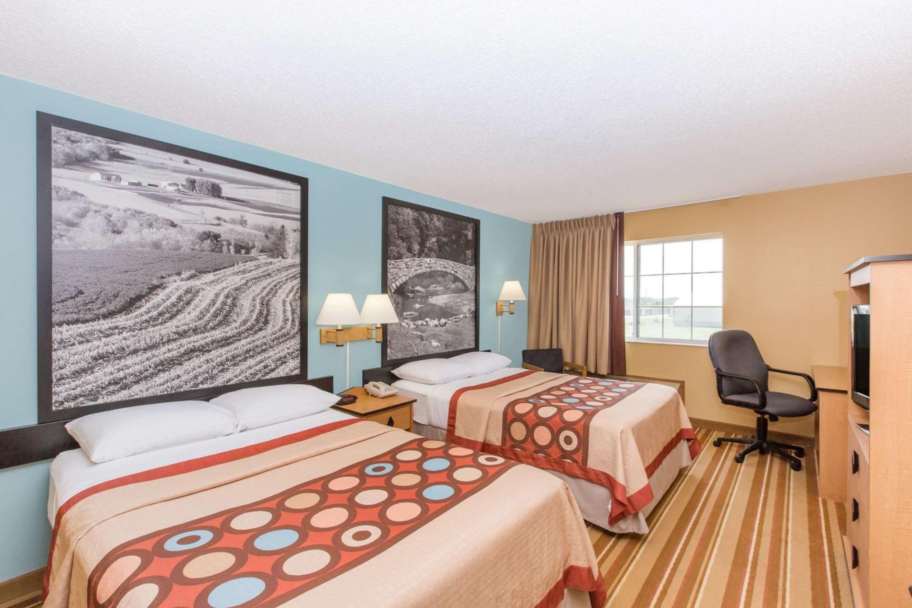 Double Room with Two Double Beds - Non-Smoking - Photo 2
