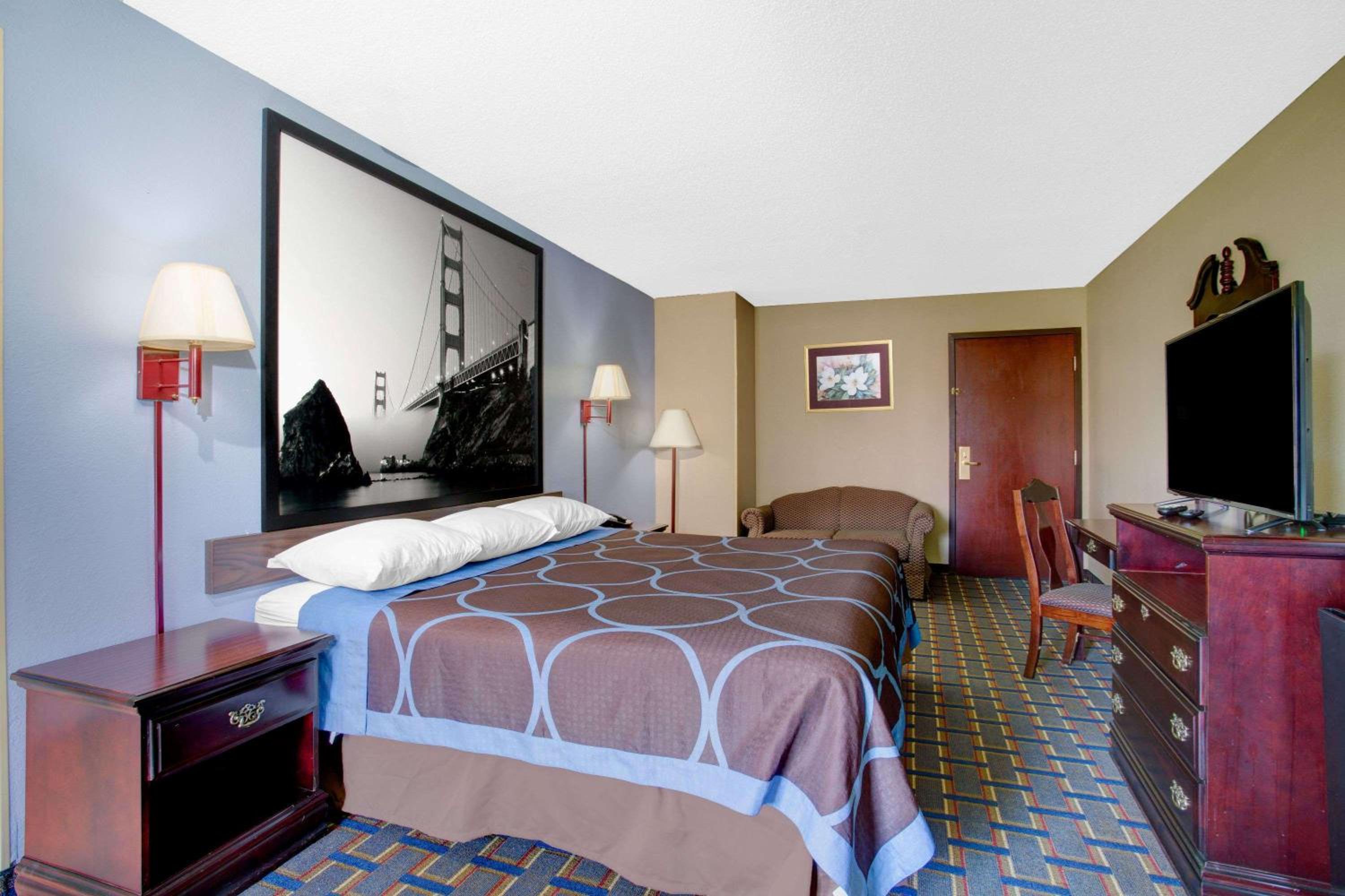 King Room - Non-Smoking - Photo 1