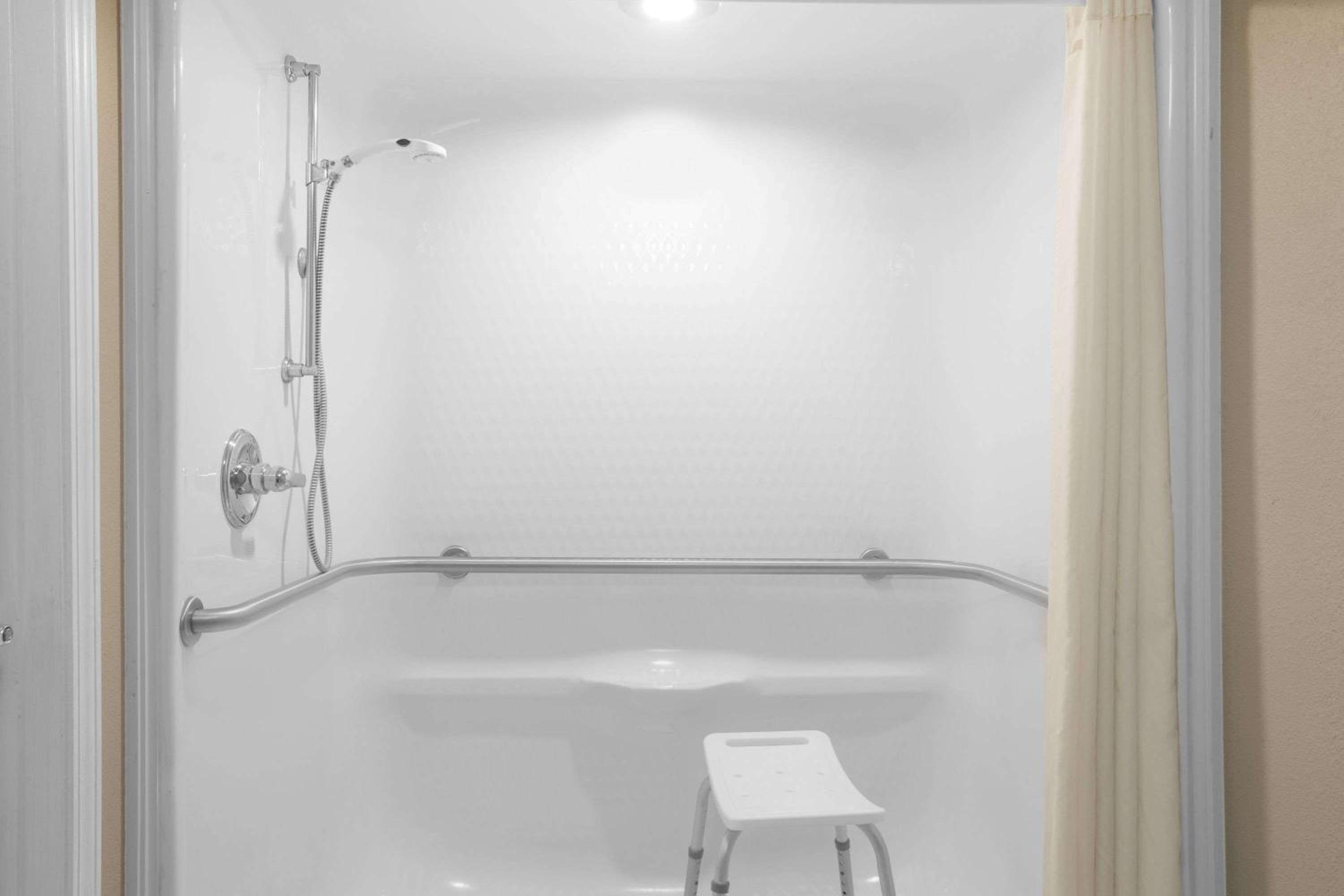 King Room - Non-Smoking - Photo 4