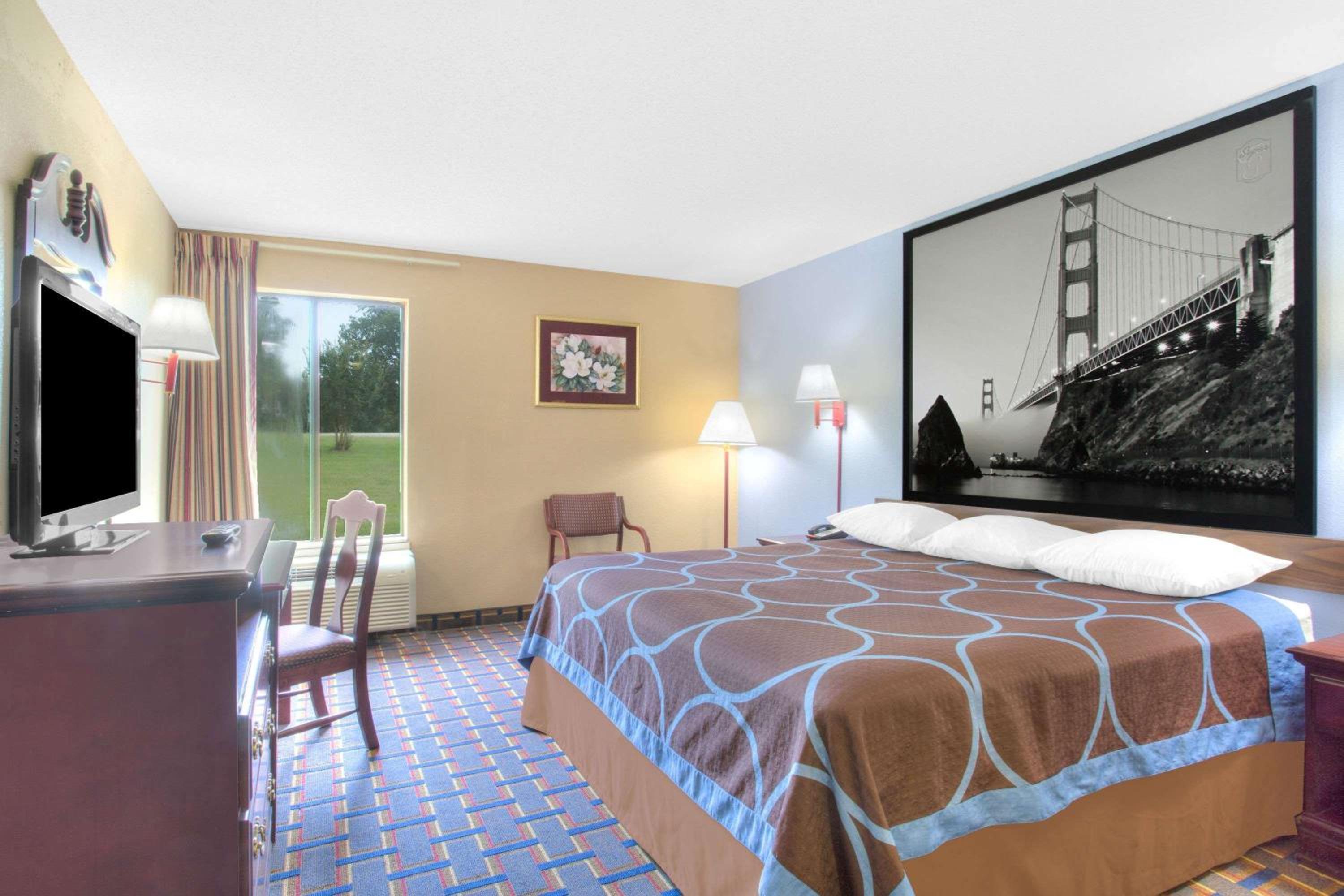 King Room - Non-Smoking - Photo 6