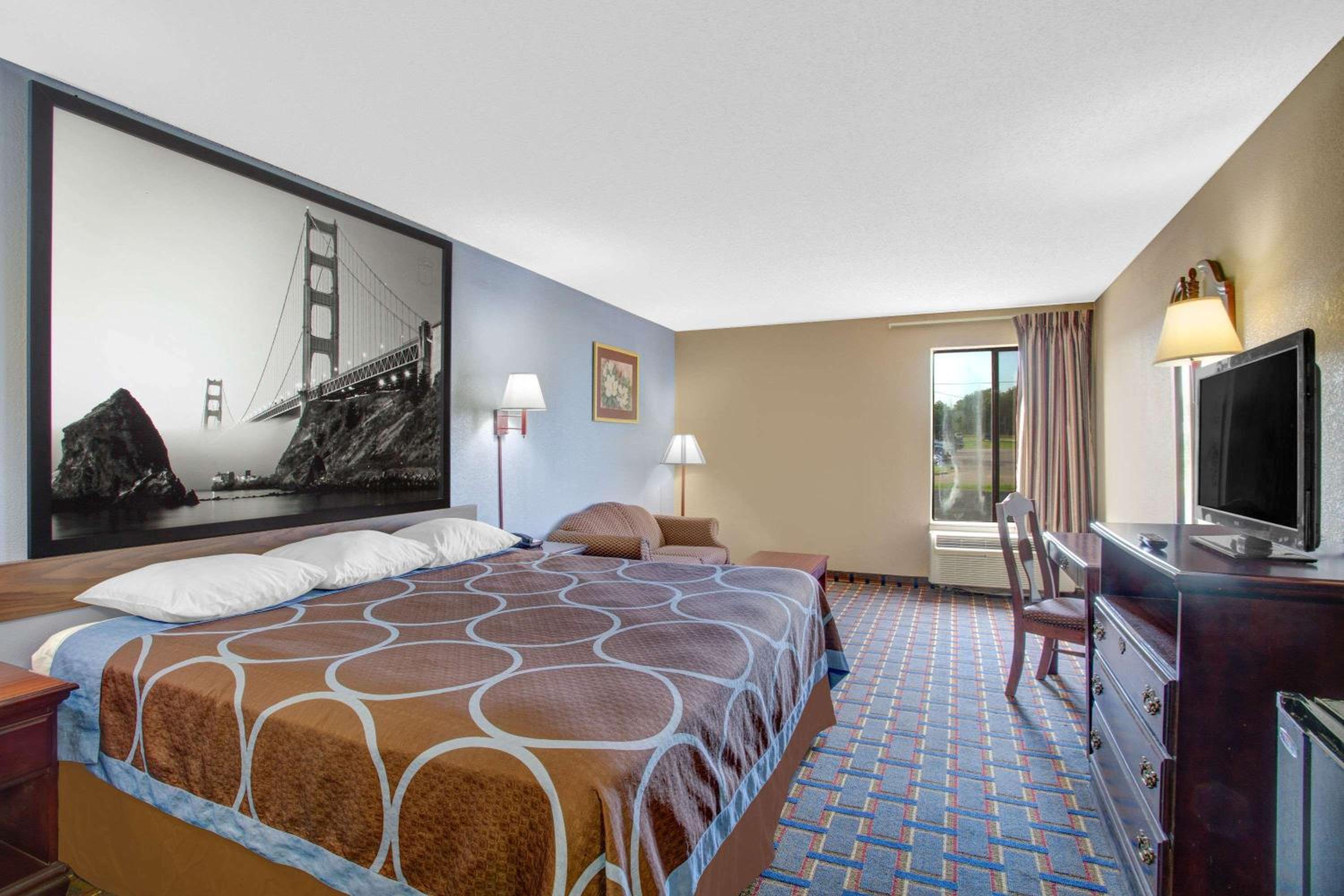 King Room - Non-Smoking - Photo 5