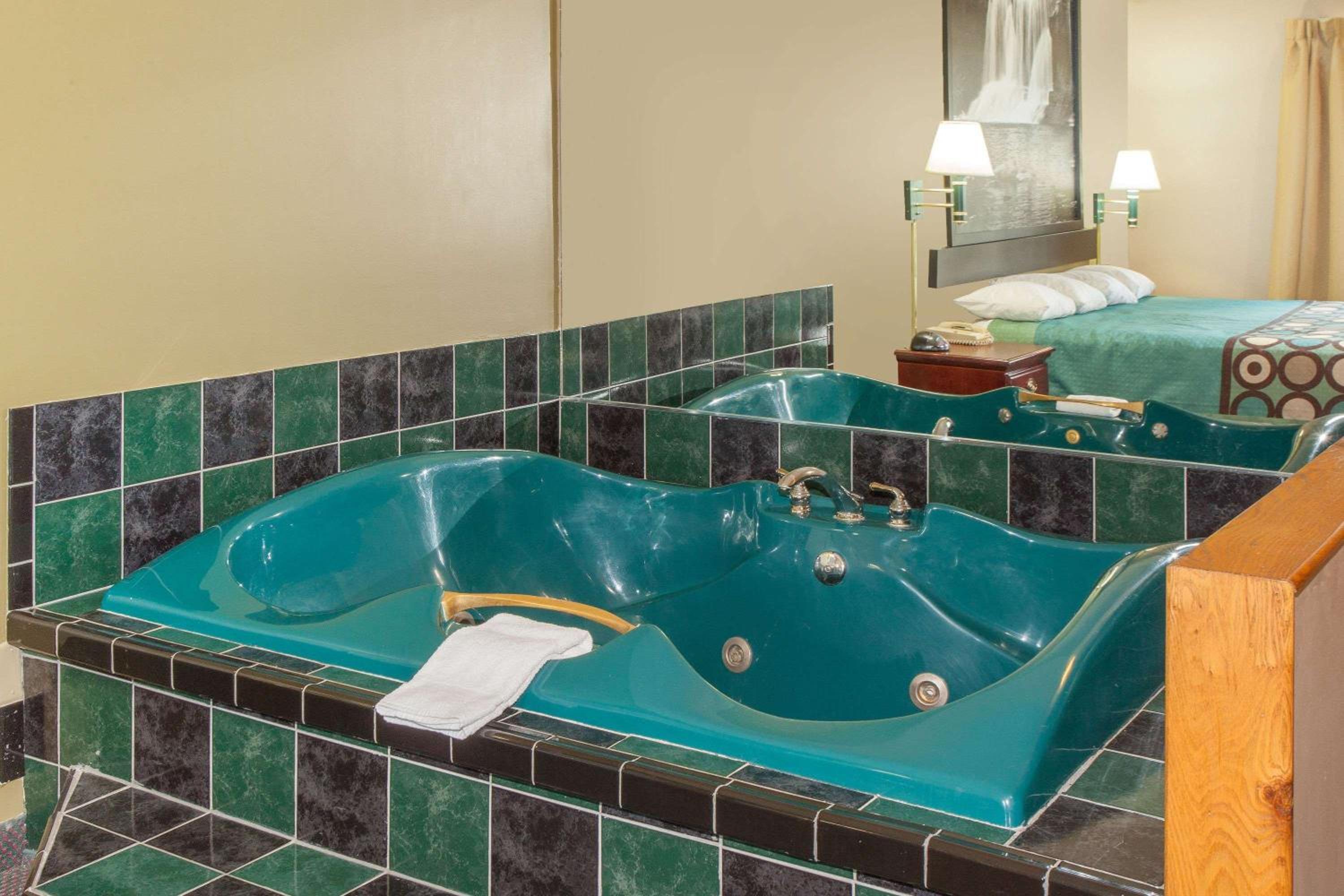 Deluxe King Studio Suite - Non-Smoking - Photo 4