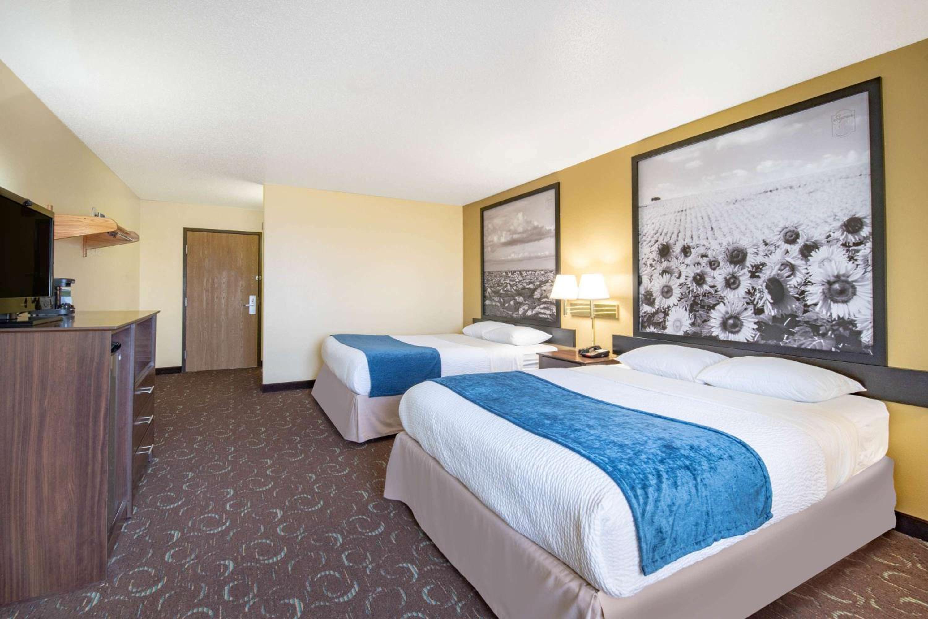 Queen Room with Two Queen Beds - Non-Smoking