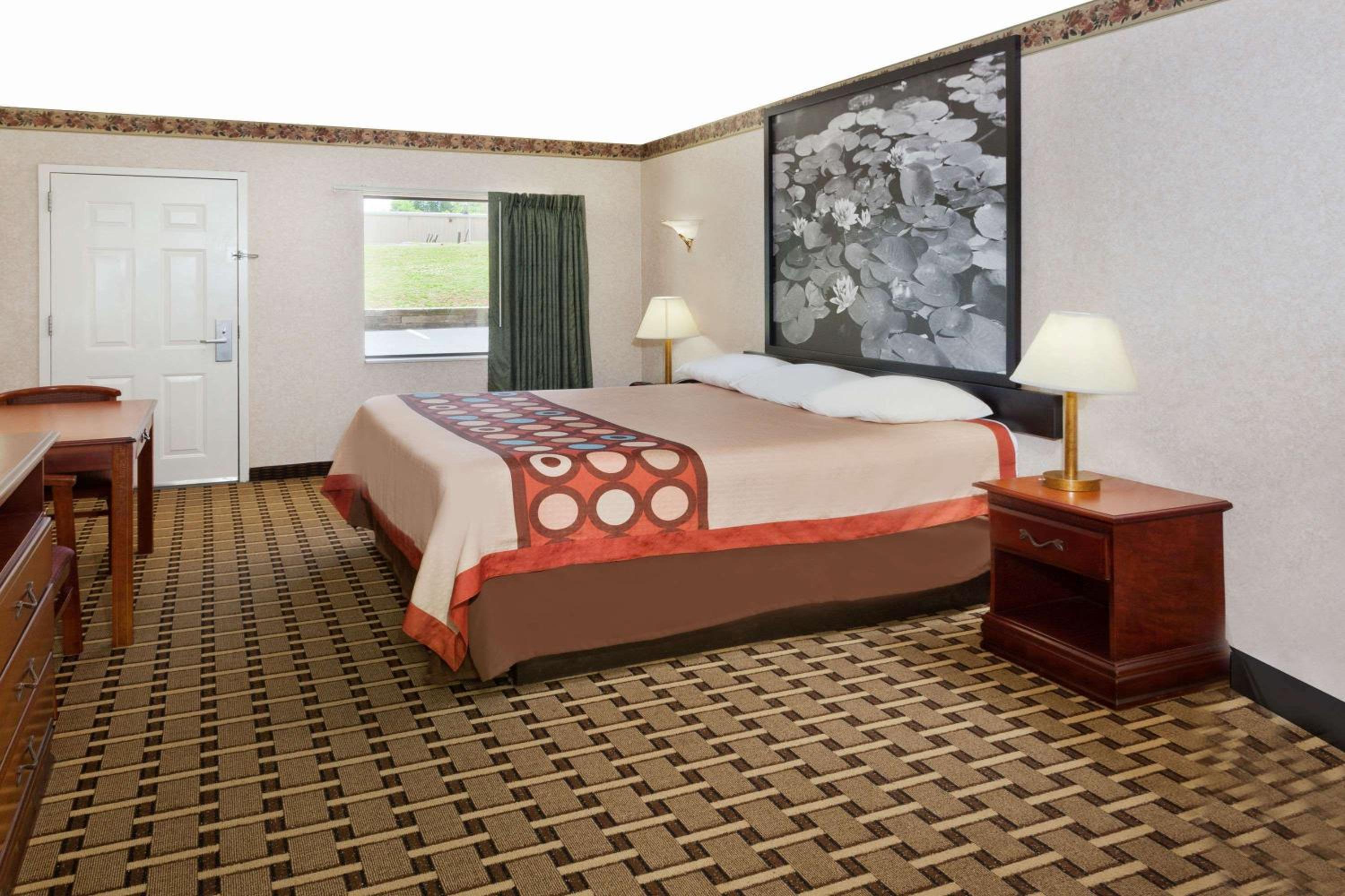 King Room - Non-Smoking - Photo 3