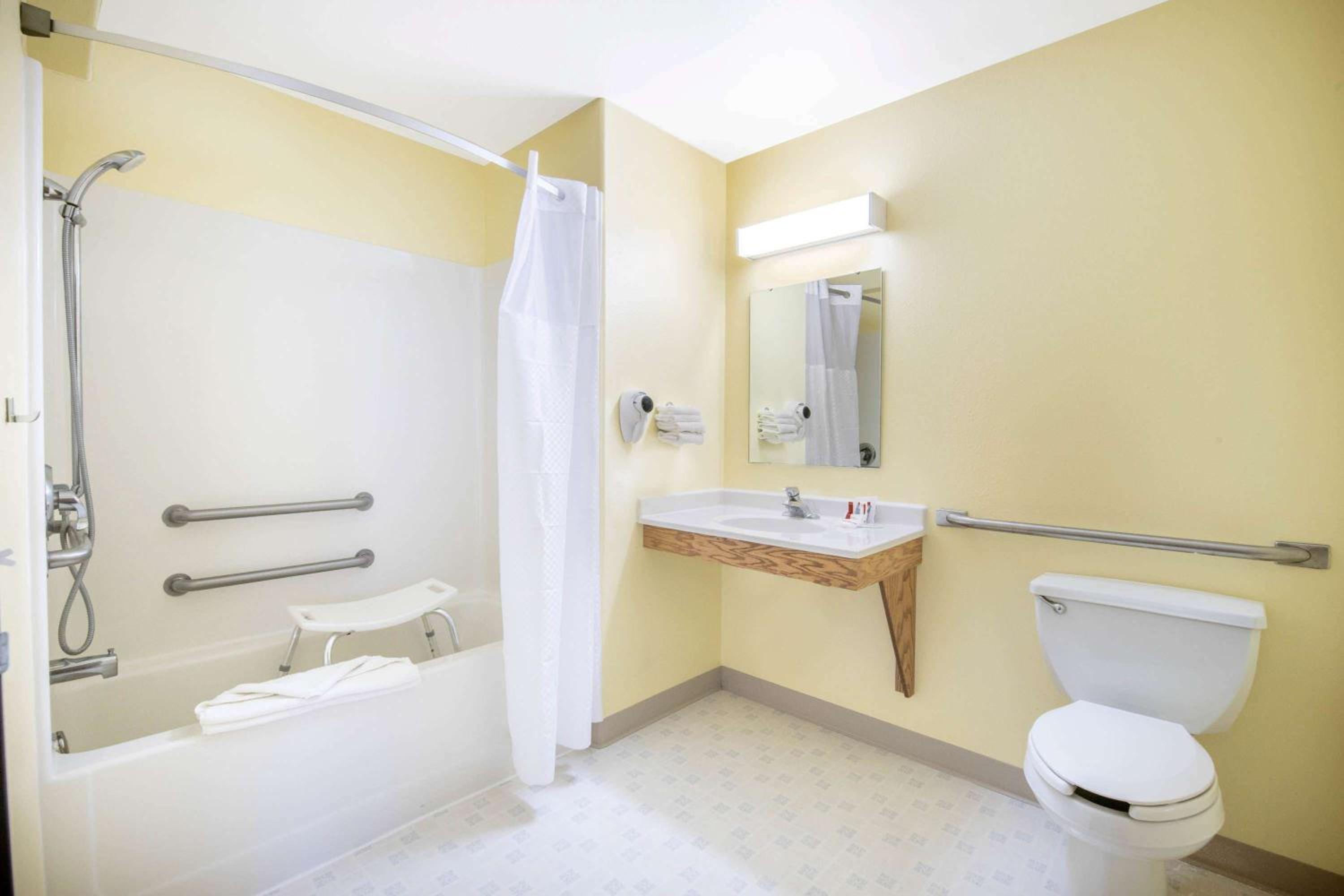 King Room - Disability Access/Non-Smoking